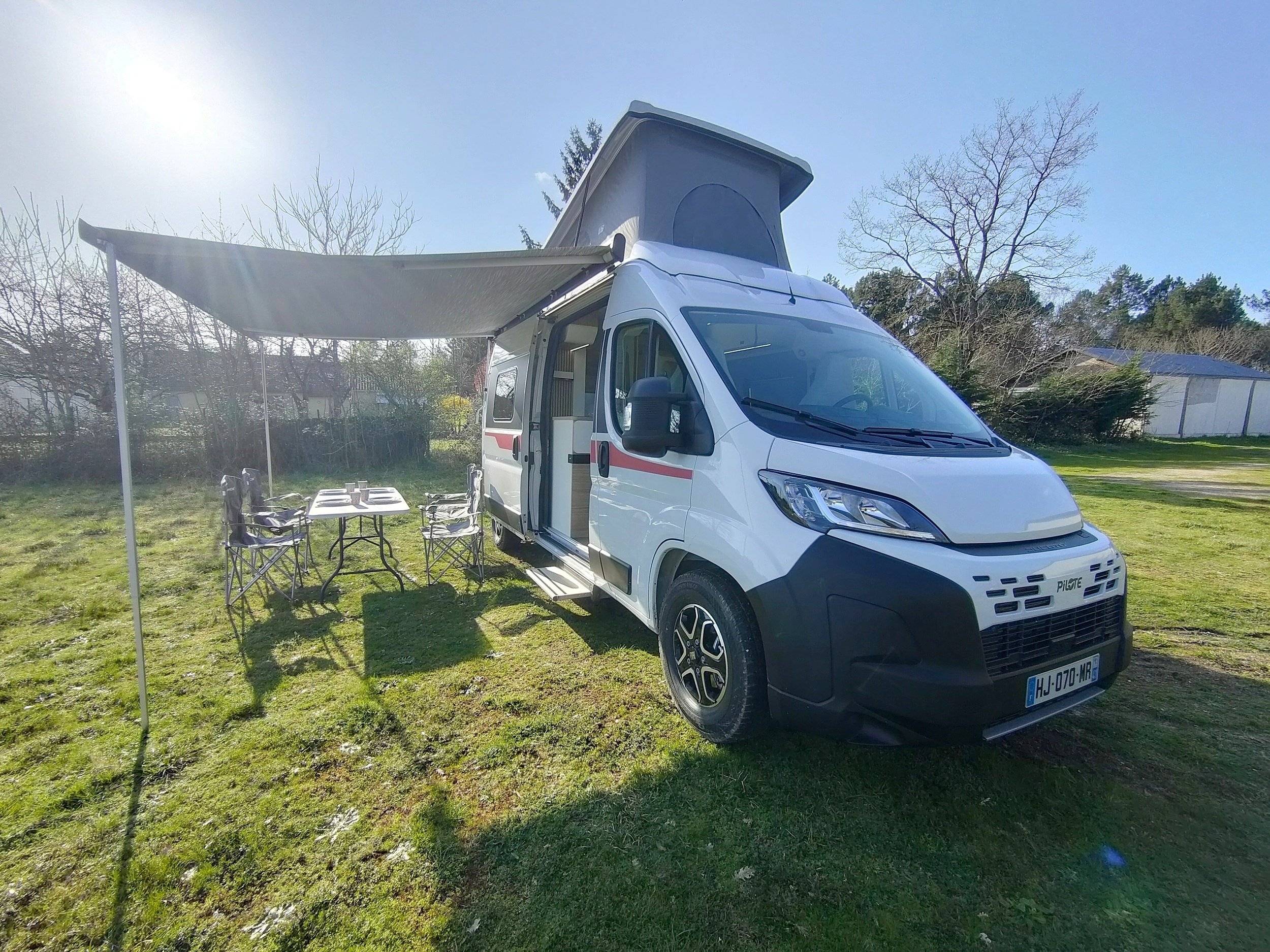 Vista frontale a ¾ Fiat Ducato 2,3 l 148 ch - Yescapa
