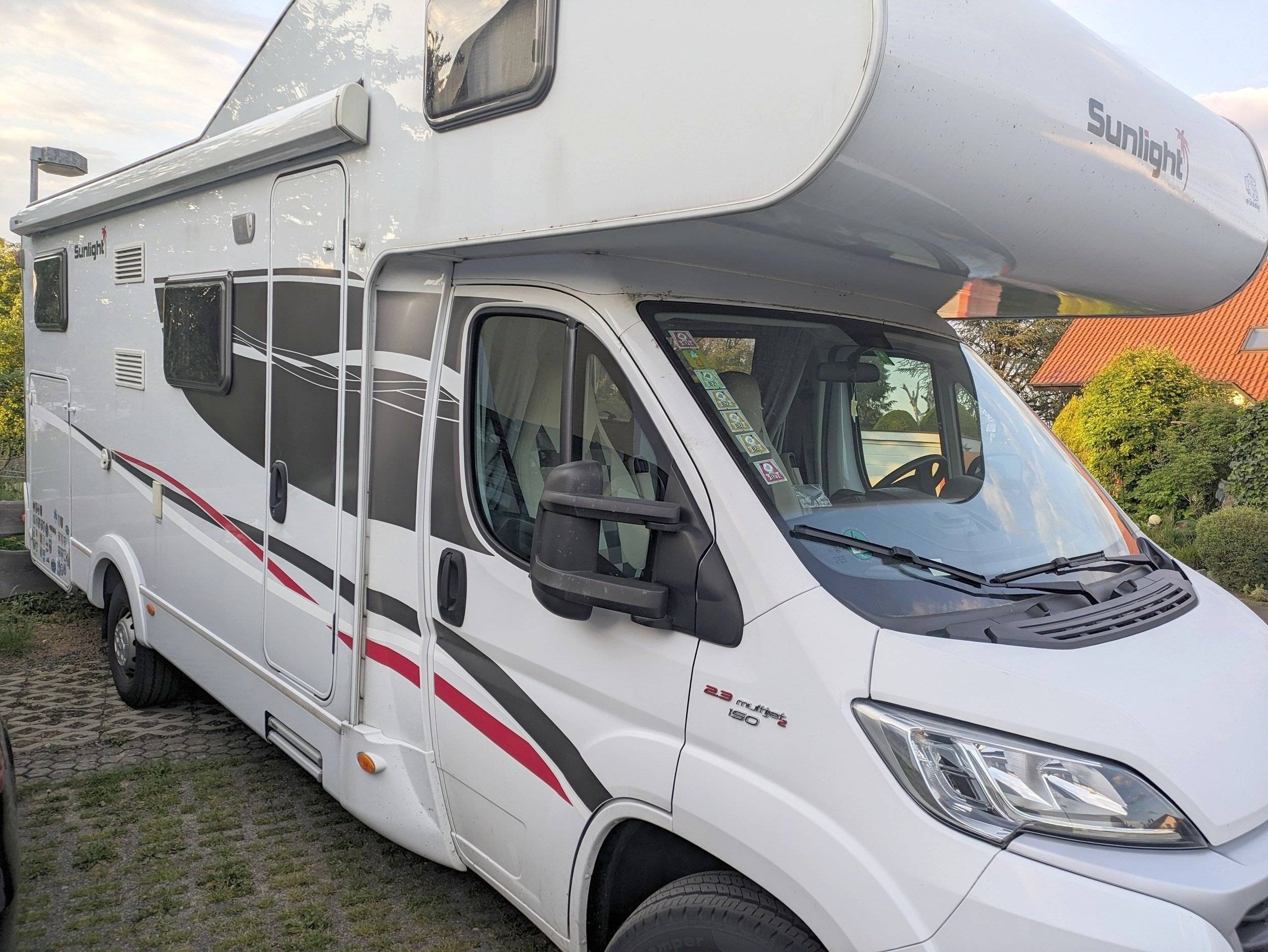 schräge Vorderansicht Fiat - Yescapa