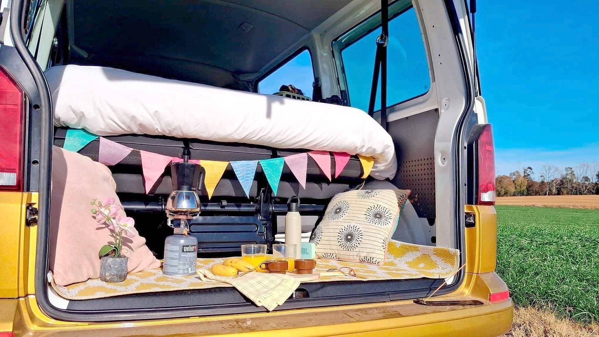 Dining Area Volkswagen Volkswagen Transporter T6 - Yescapa