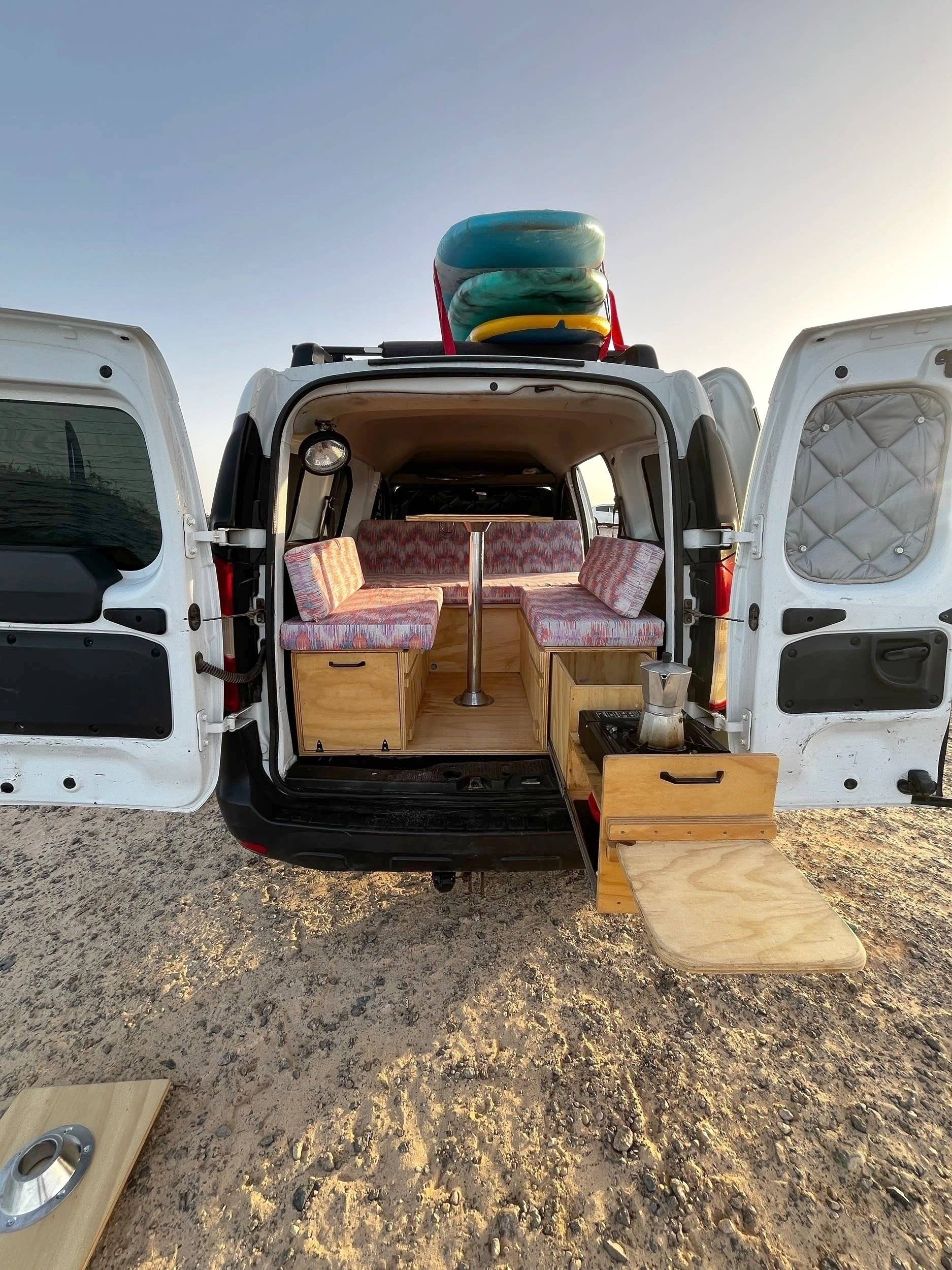 Dining Area Renault - Yescapa