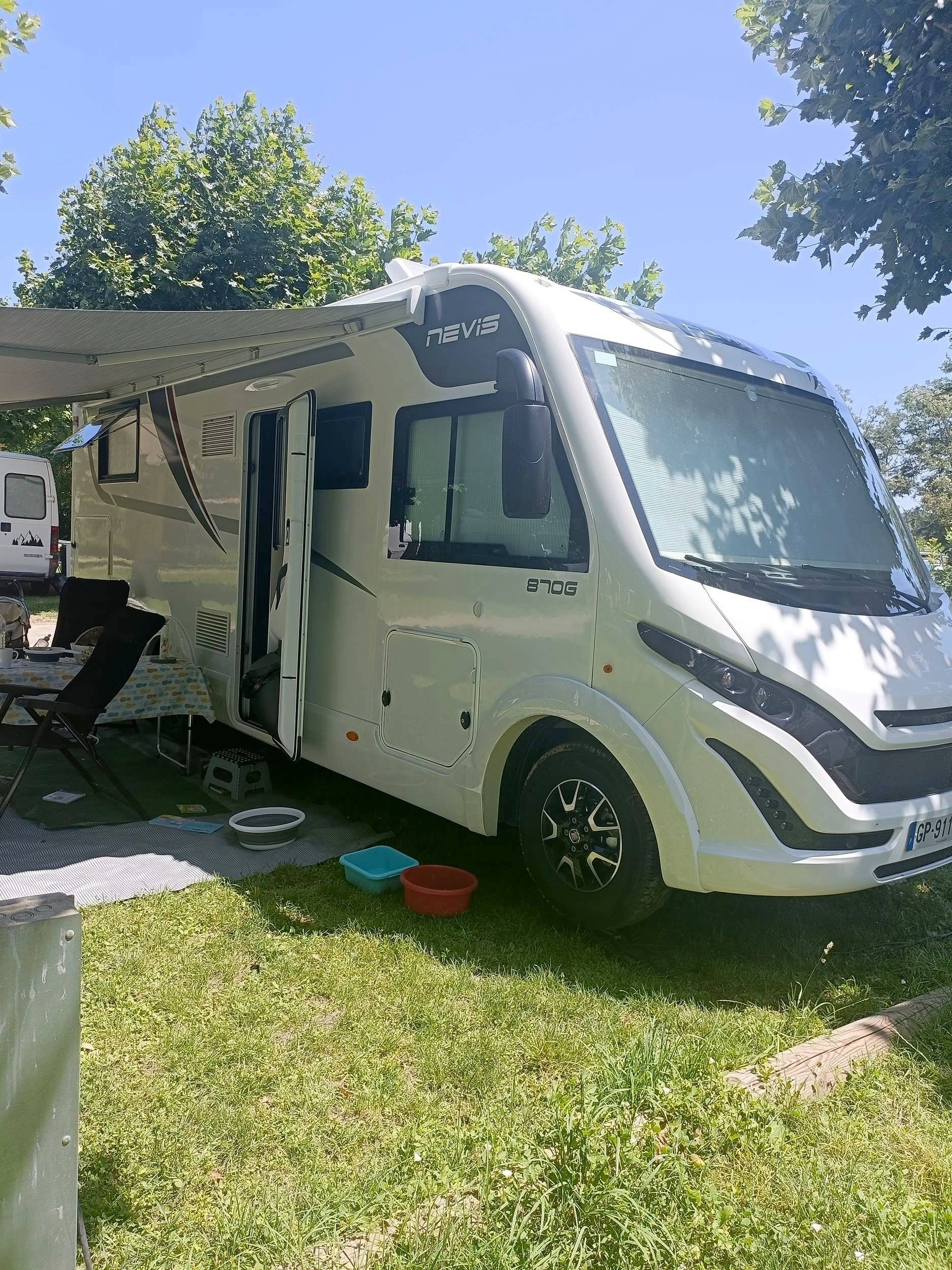 Front view from 3/4 Fiat Mac Louis - Yescapa