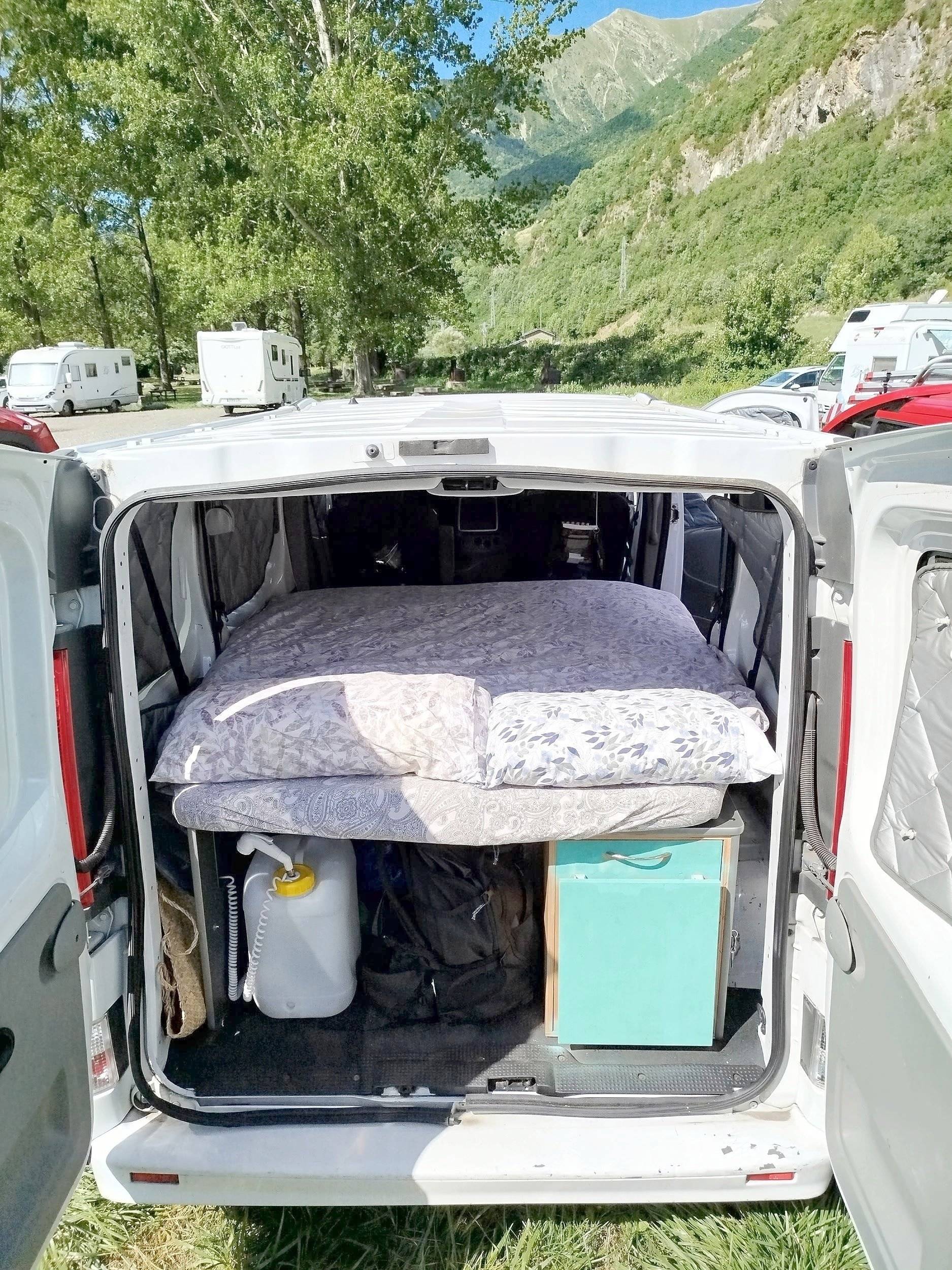 Schlafplätze Nissan Primastar L2H1 1,9 L 90 ch - Yescapa