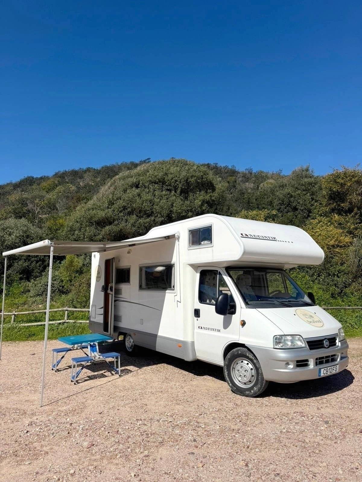 Front view from 3/4 Fiat DUCATO 2.8L 127Cv - Yescapa