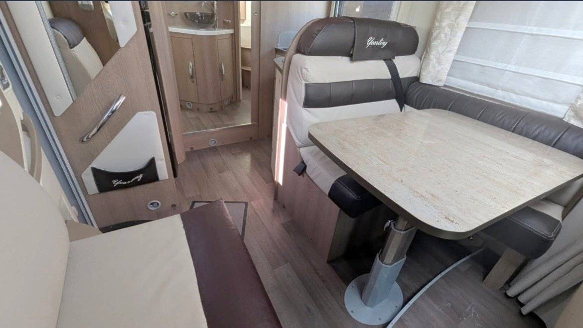 Dining Area Fiat - Yescapa