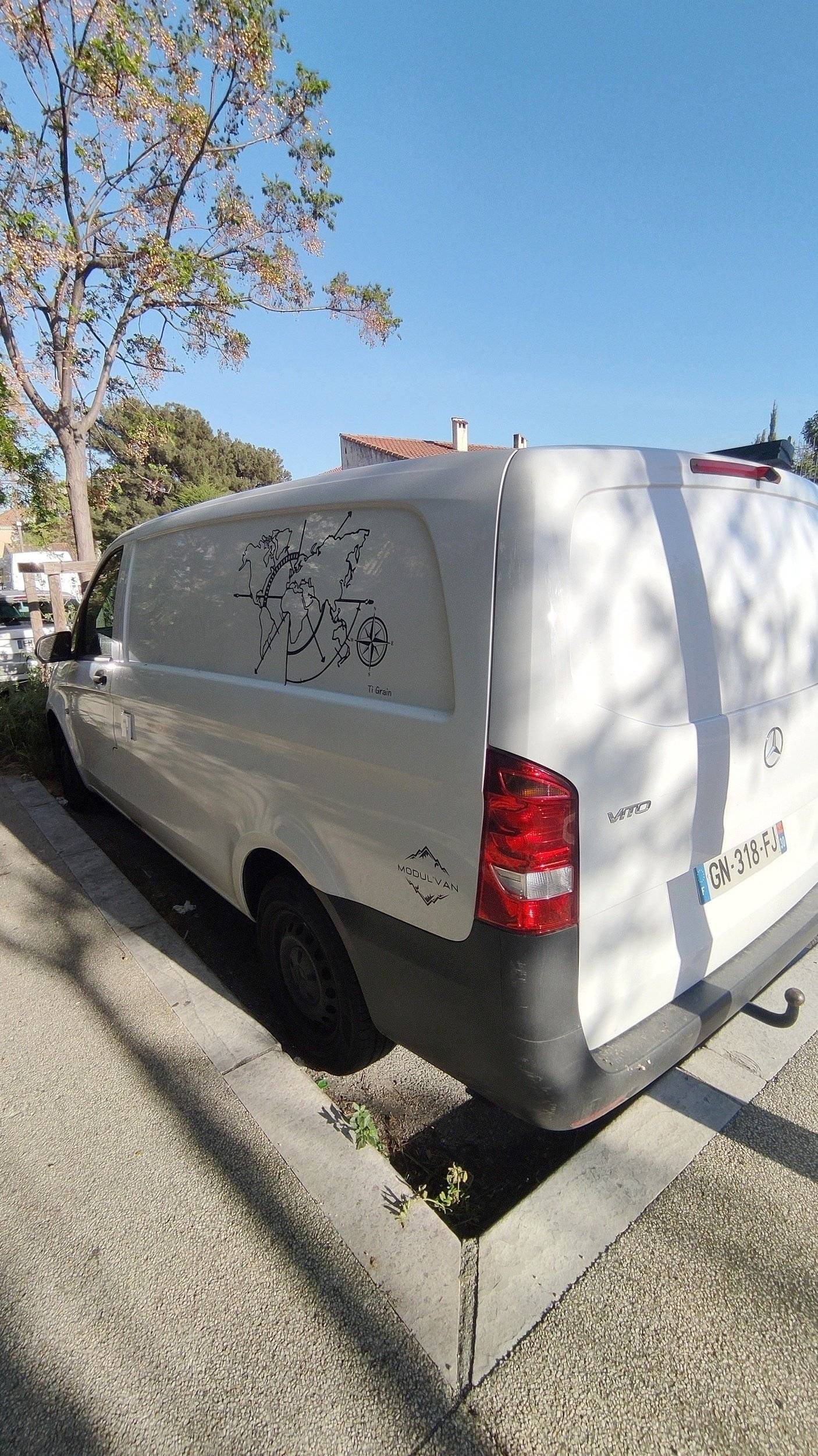 Vista de 3/4 Mercedes Vito - Yescapa