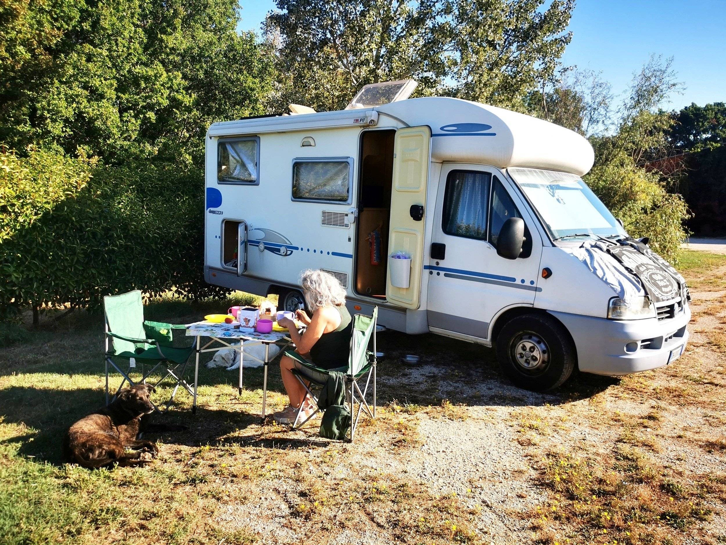 Vue avant de 3/4 Fiat fiat - Yescapa