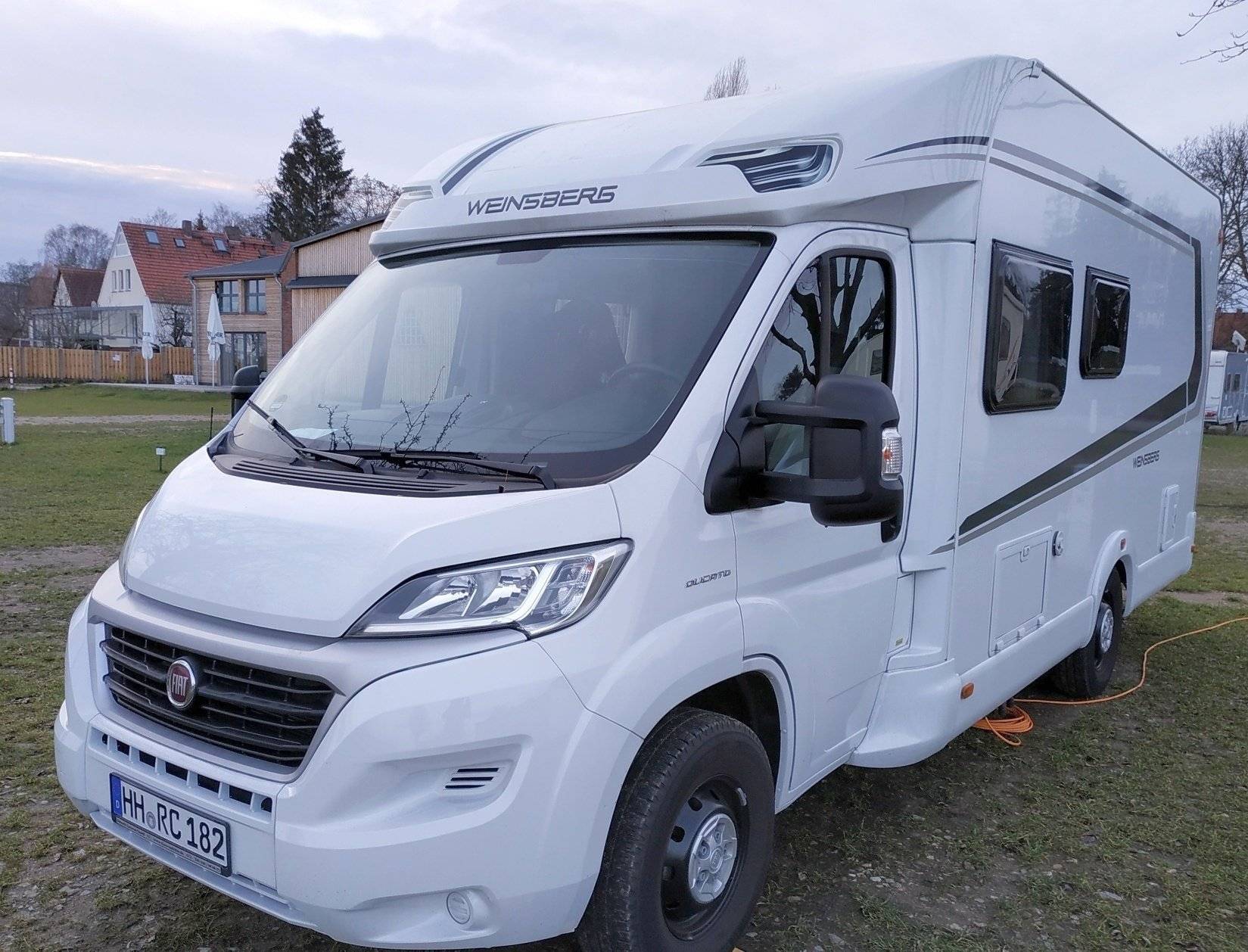 Front view from 3/4 Fiat Ducato 120 Multijet - Yescapa