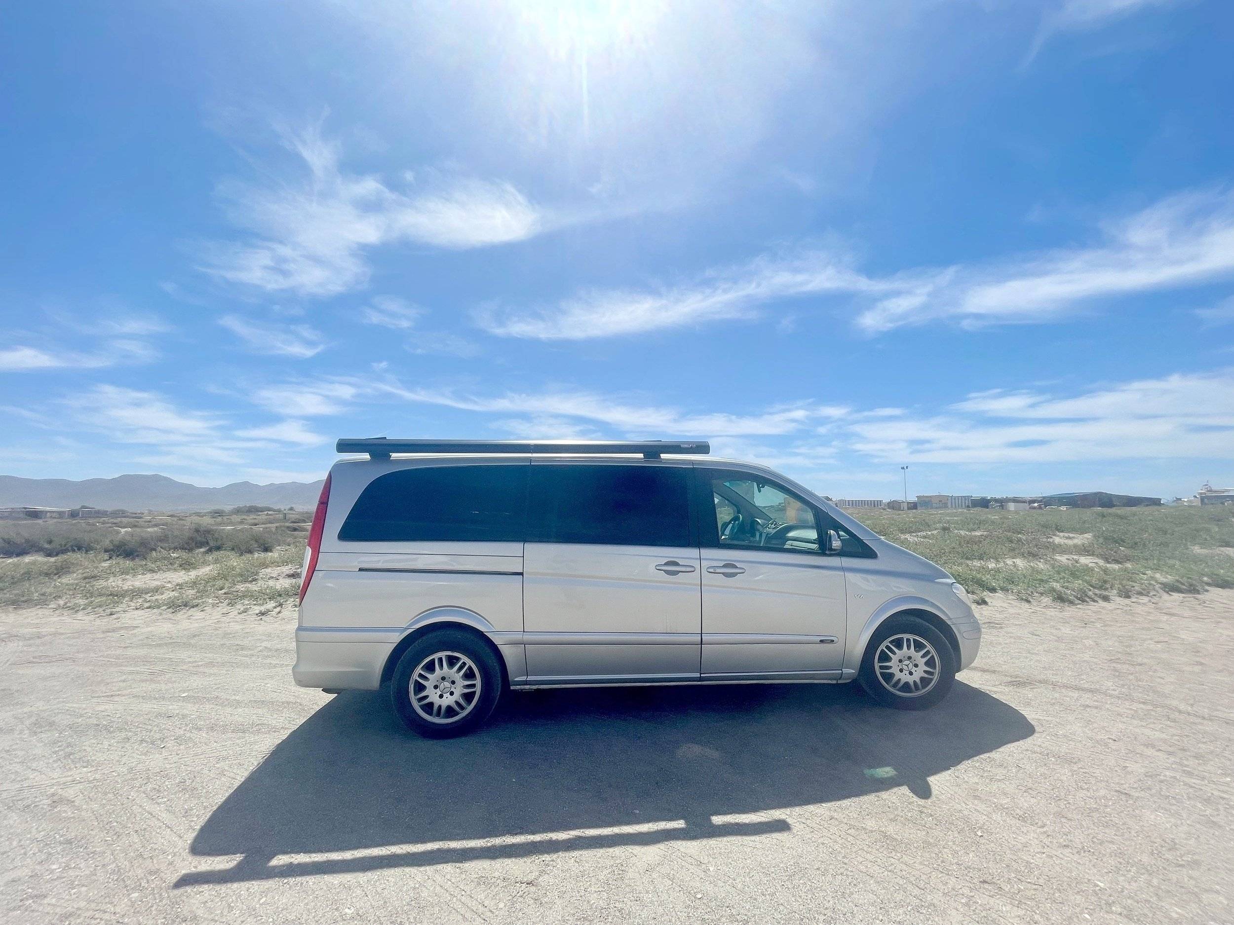 Front view from 3/4 Mercedes Mercedes viano - Yescapa