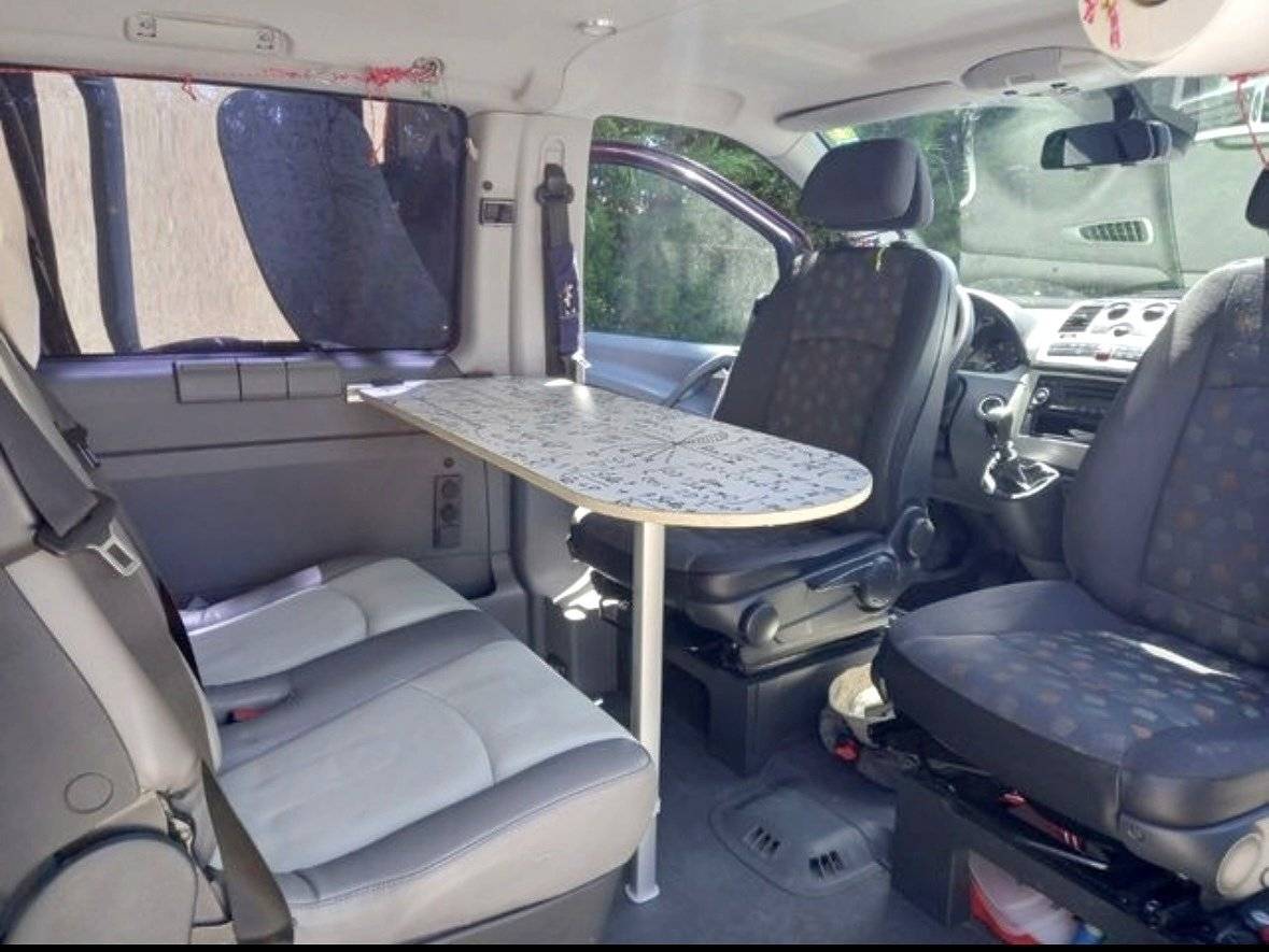 Dining Area Mercedes Mercedes vito - Yescapa