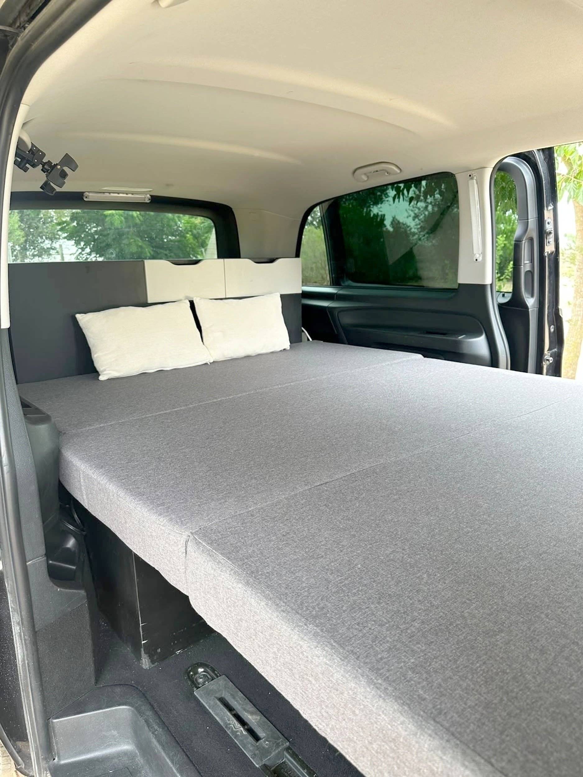 Plazas en cama Mercedes 1,6 l 114 ch - Yescapa