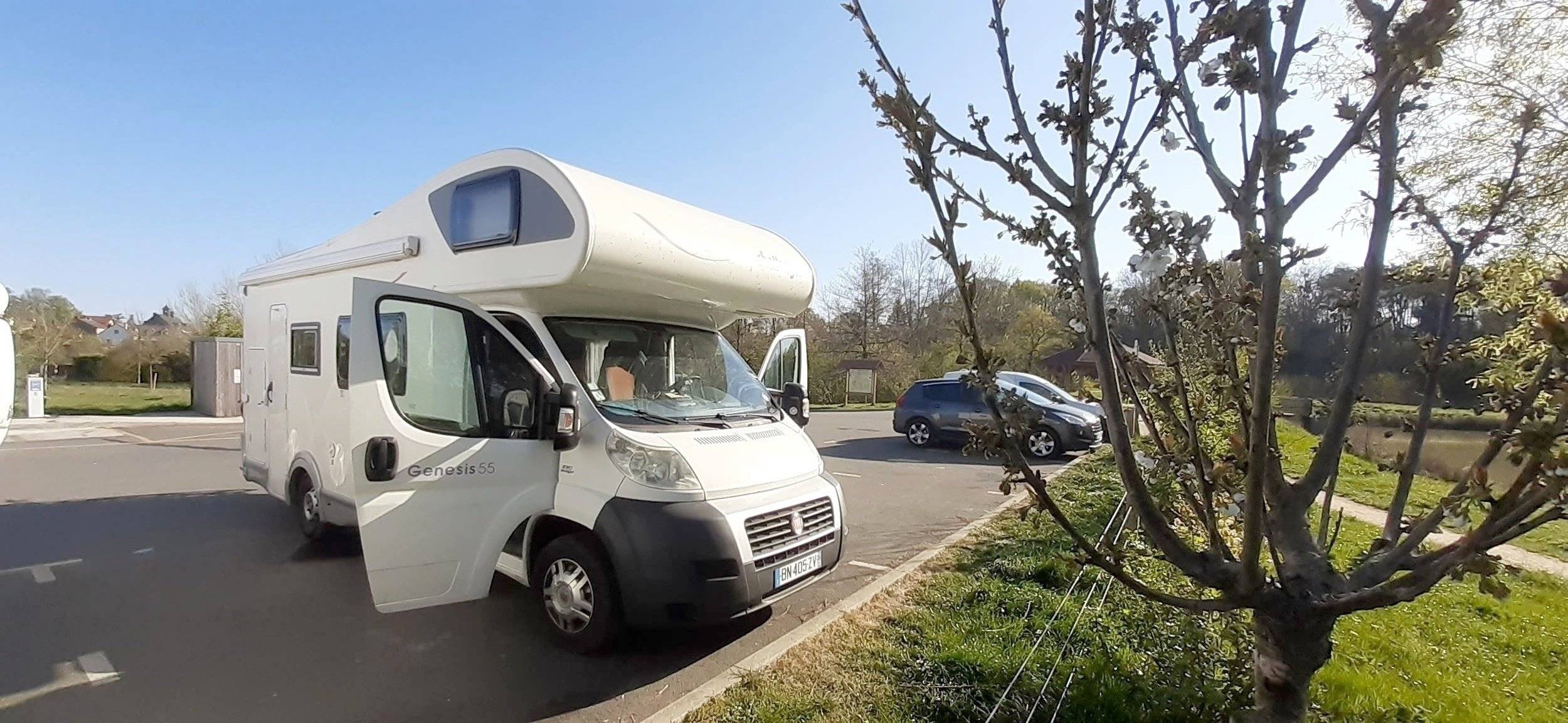 Front view from 3/4 Fiat Ducato 2,2 l Multijet 130 ch. - Yescapa