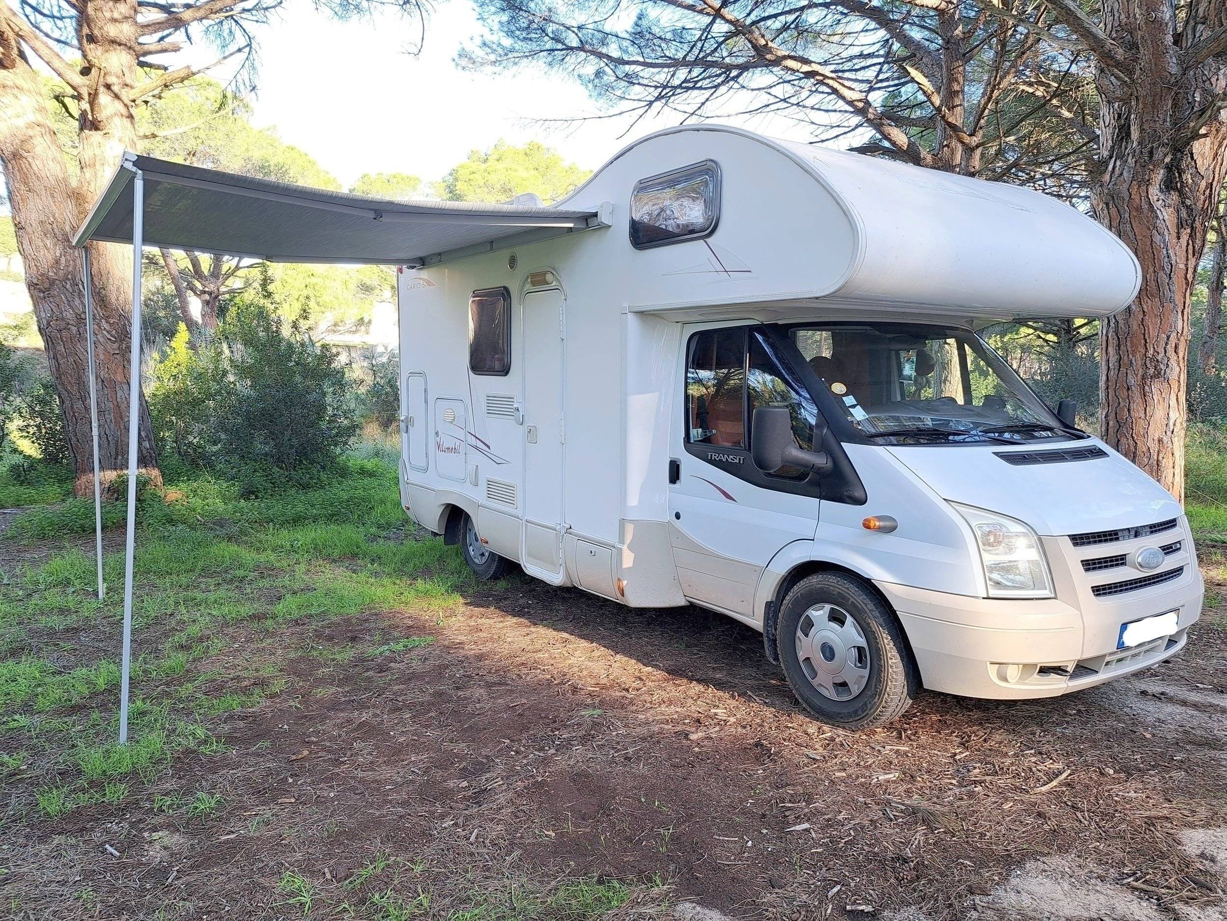 Voorkant 3/4 Ford Transit 2,2 l TDCi 130 ch. - Yescapa