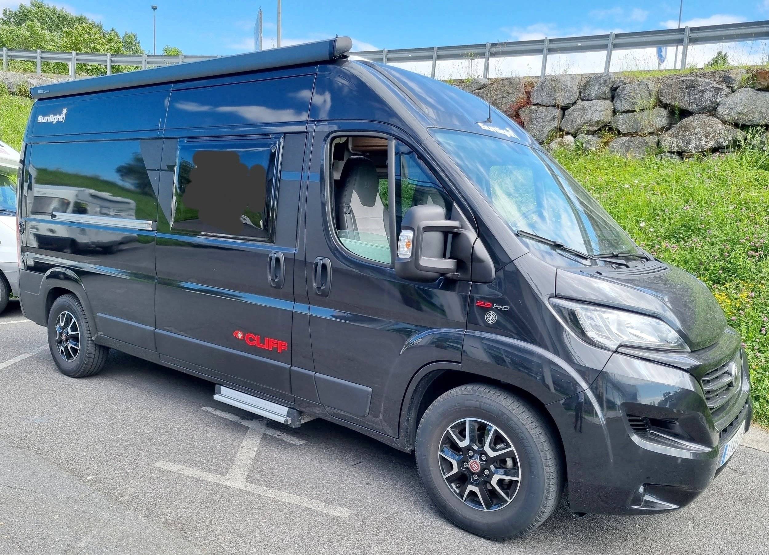 schräge Vorderansicht Fiat Ducato 2,3 l 130 ch - Yescapa