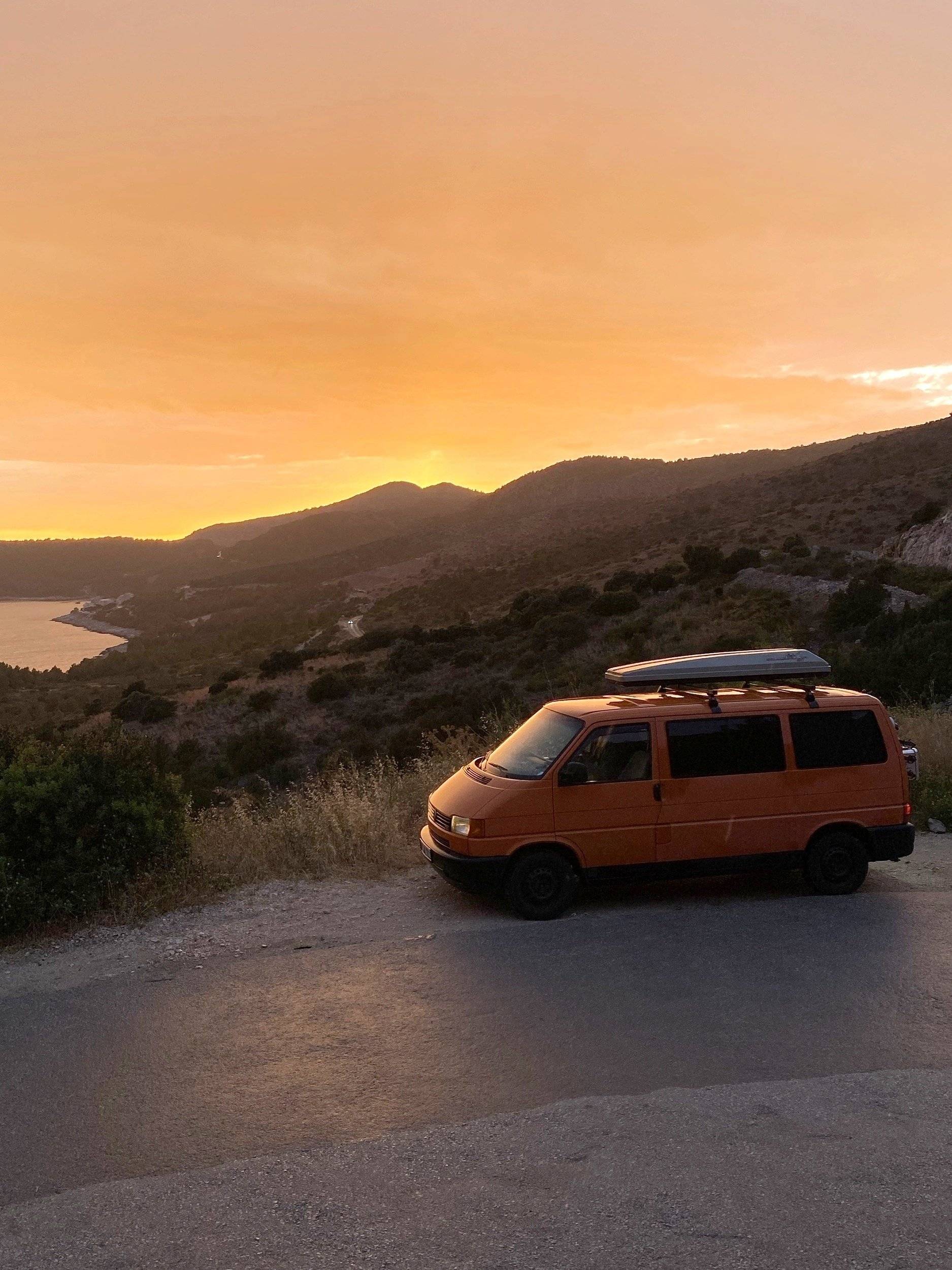 schräge Vorderansicht Volkswagen Transporter T4 - Yescapa