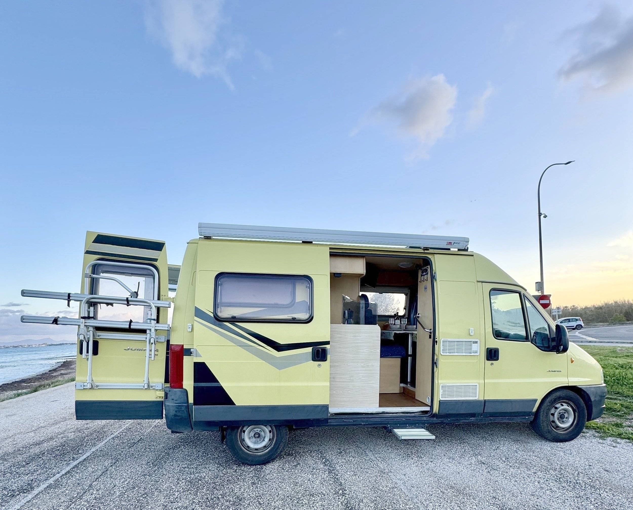 Vue avant de 3/4 Citroën Citroën - Yescapa