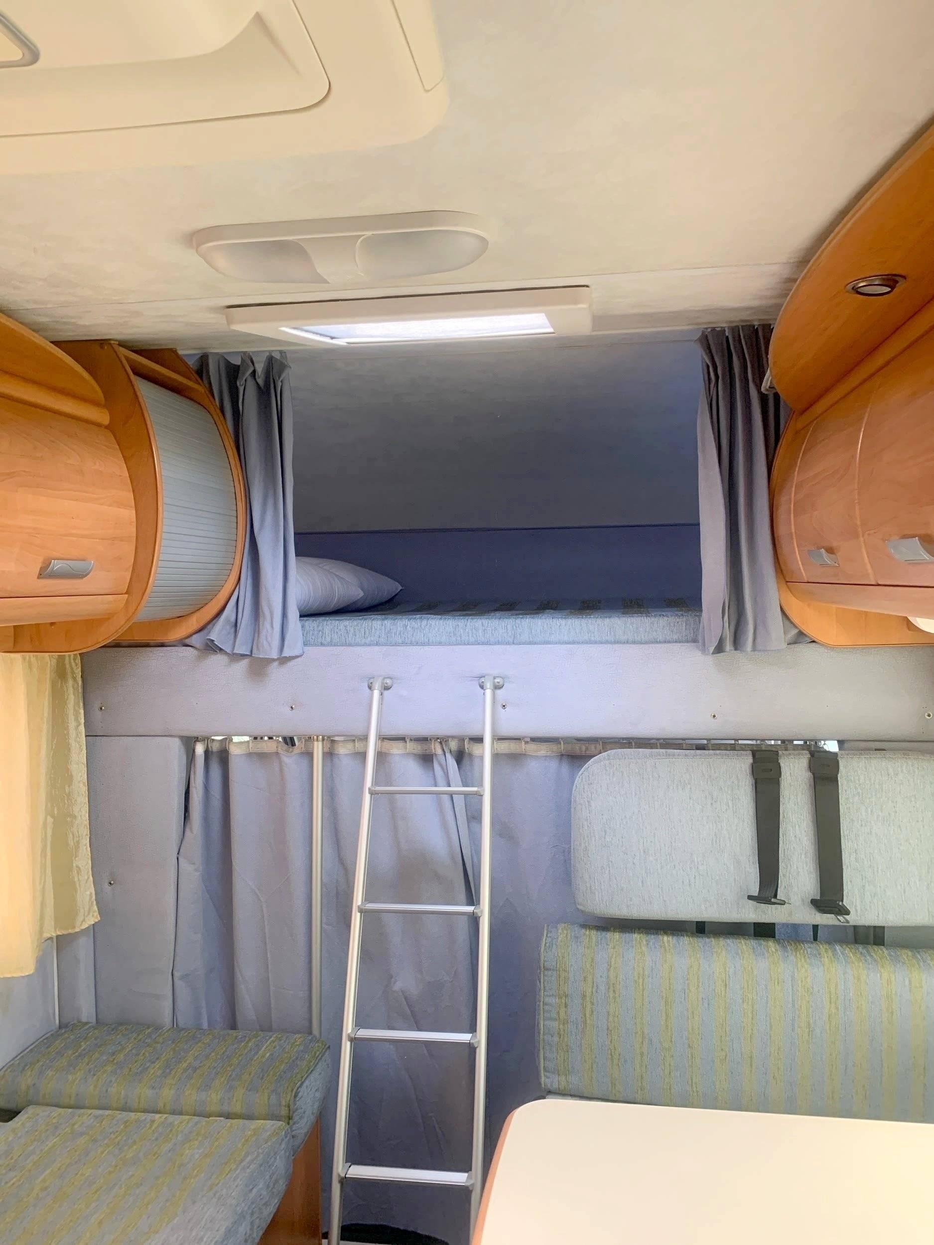 Berth Fiat Ducato 2.8 JTD - Yescapa