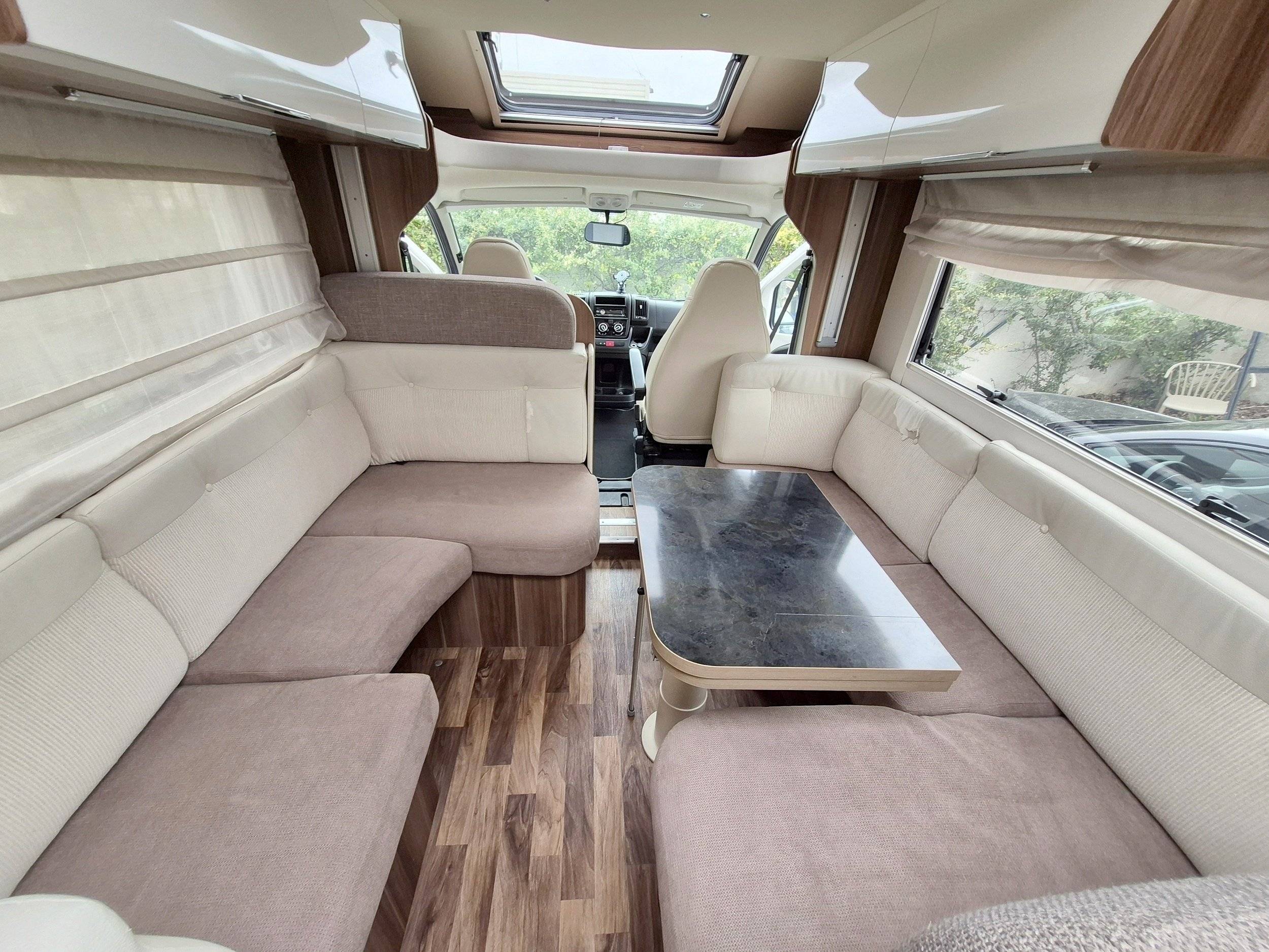 Dining Area Fiat - Yescapa