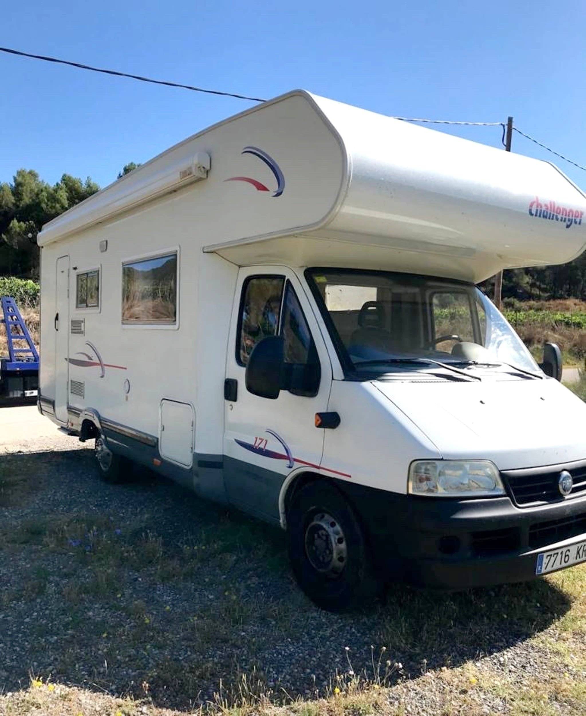 Vista del vehículo ángulo delantero Fiat ducato 2.8JTD - Yescapa