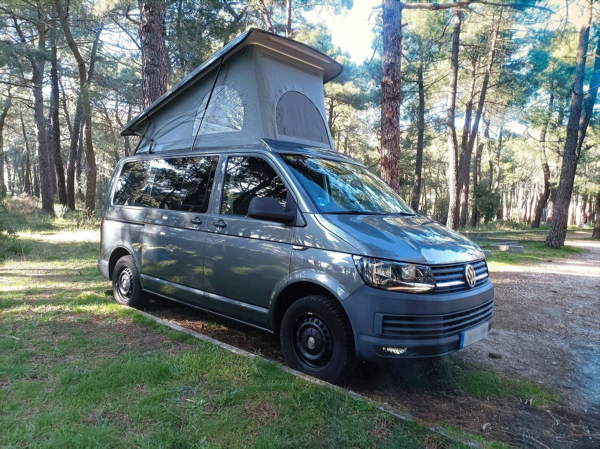 Vista del vehicle angle davanter Volkswagen T6 2,0 l TDI 150 CV - Yescapa