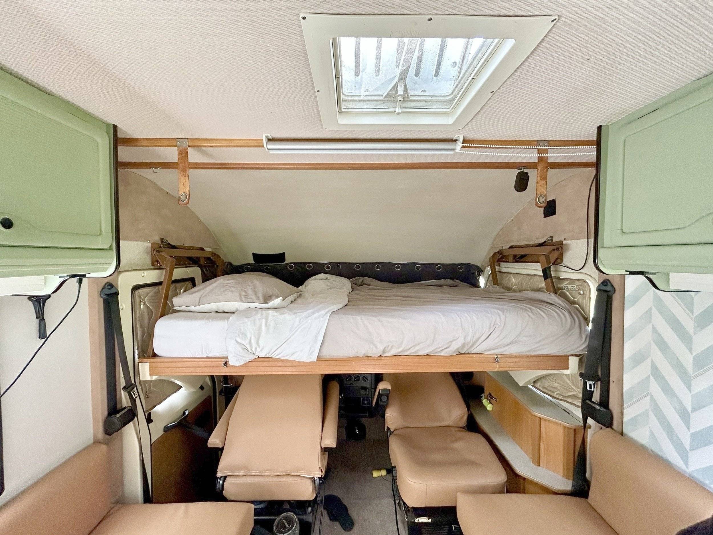 Couchages Peugeot Boxer 2,5TD - Yescapa