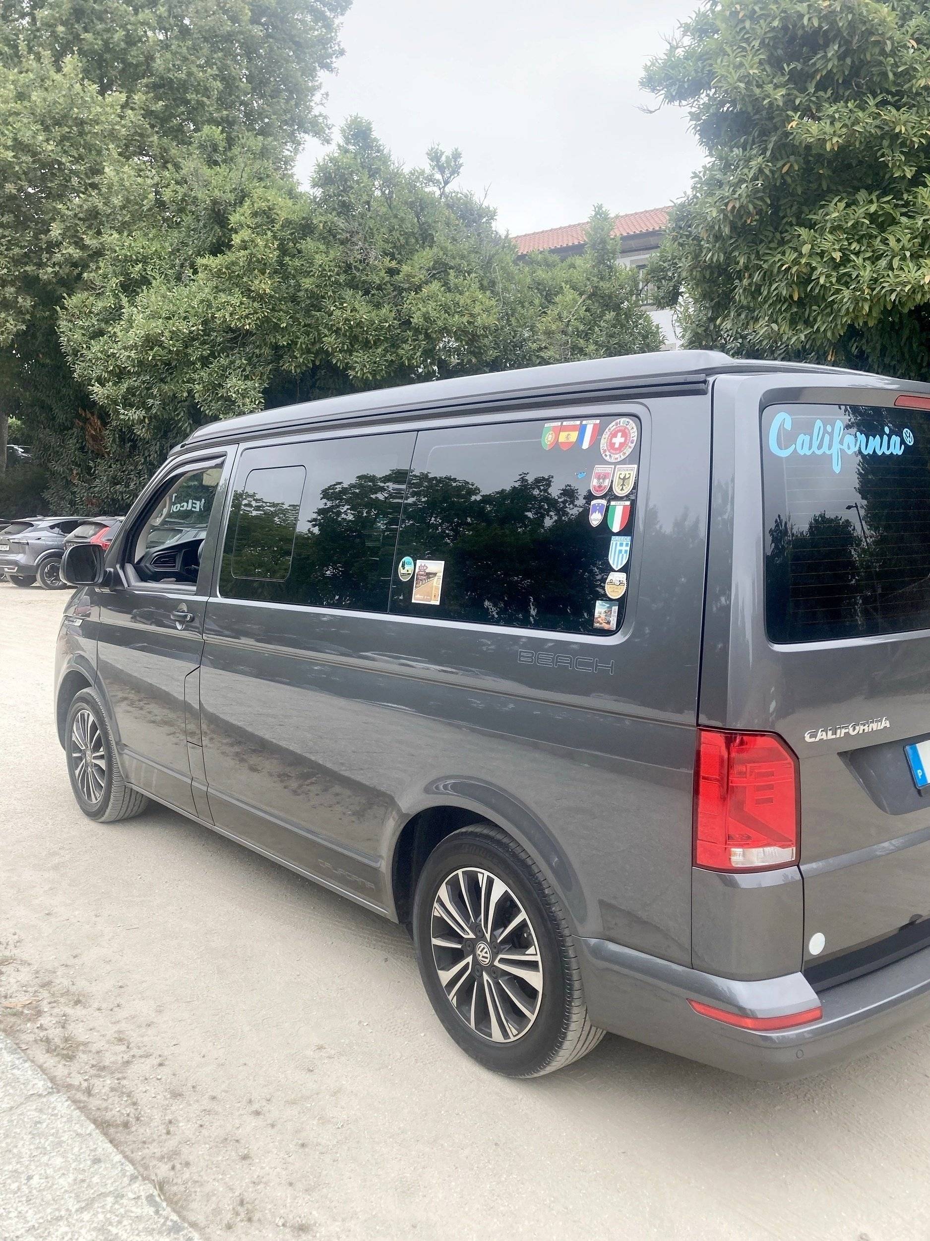 Ansicht von hinten Volkswagen California Camper - Yescapa