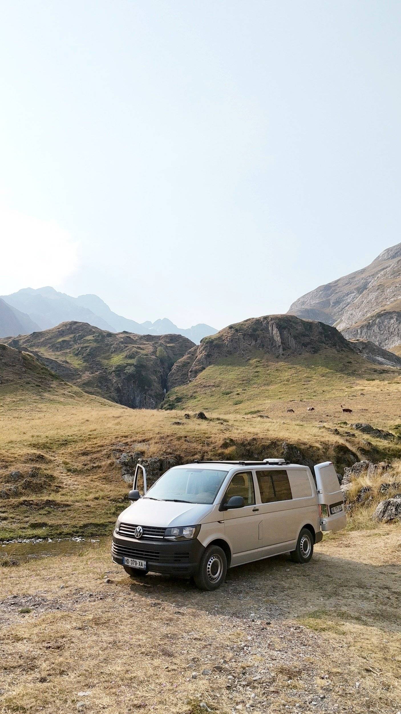 Vue avant de 3/4 Volkswagen T6 2 l 102 ch - Yescapa