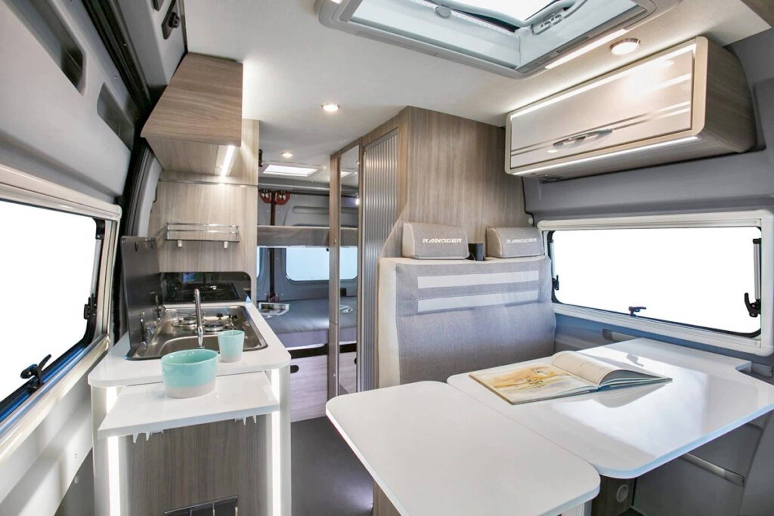 Dining Area Fiat Ducato 2,3 l 130 ch/Al-Ko - Yescapa