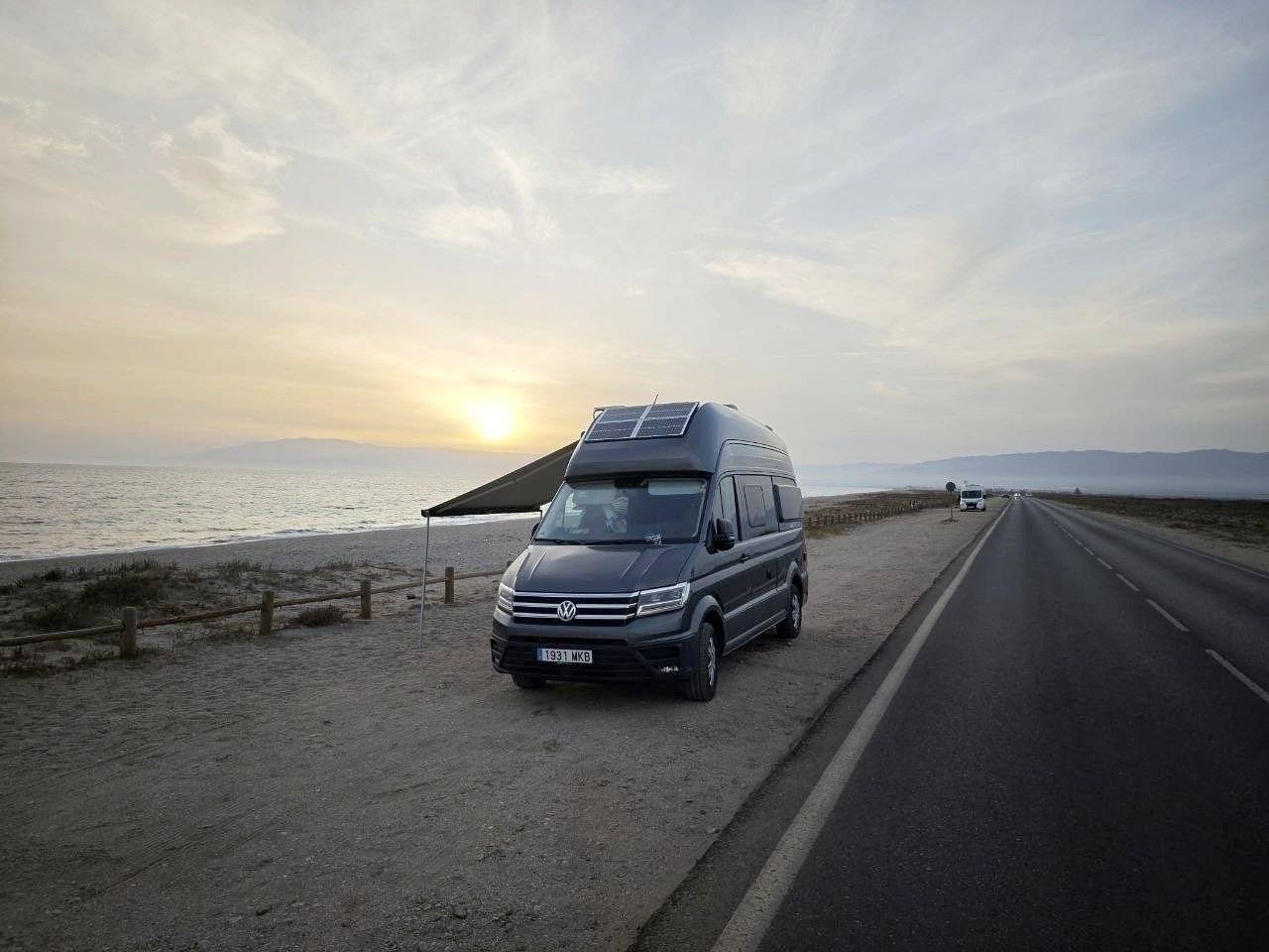 Front view from 3/4 Volkswagen Gran California 600 - Yescapa