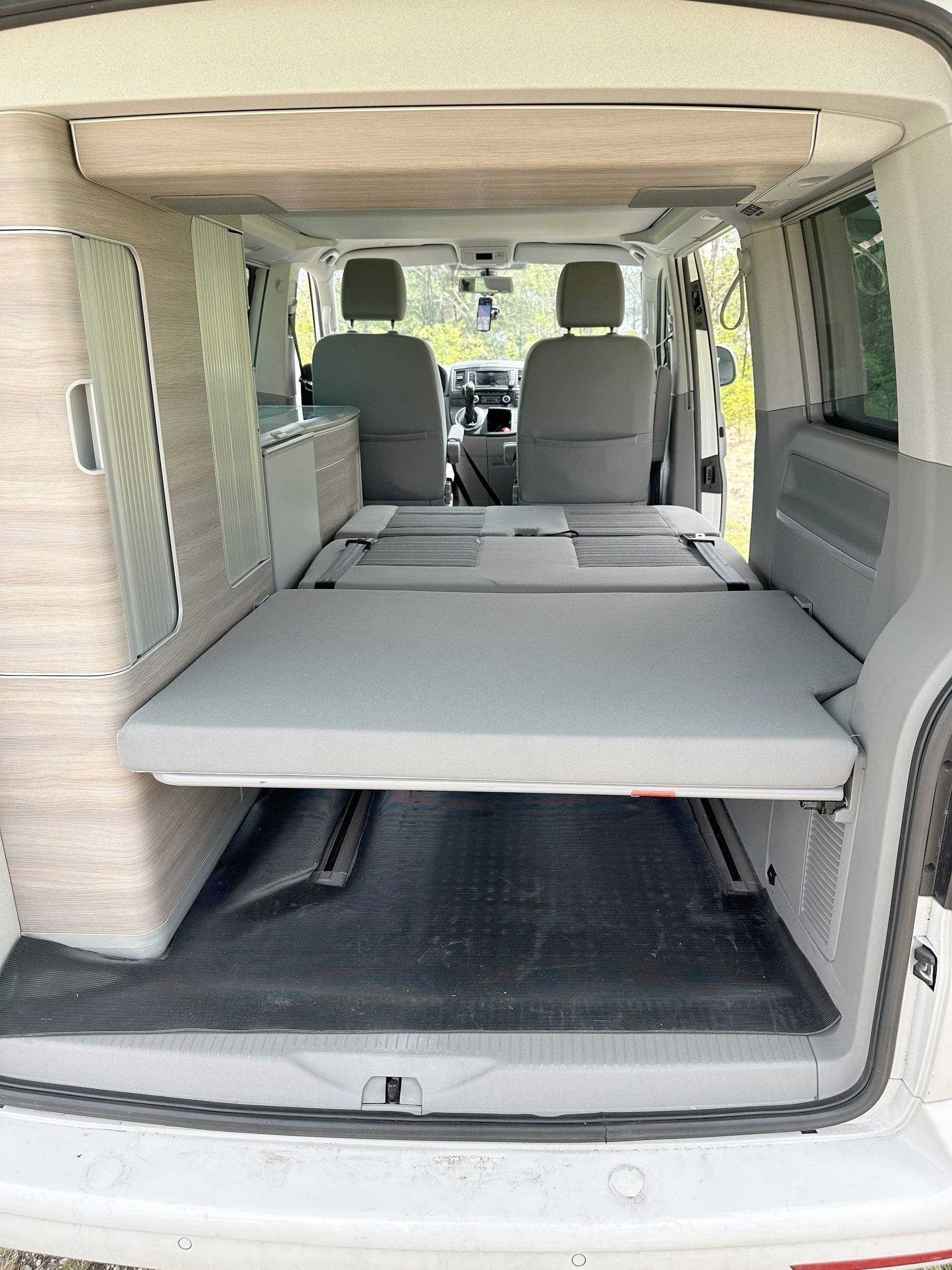 Slaapplaatsen Volkswagen T5 2,5 l 140 ch - Yescapa