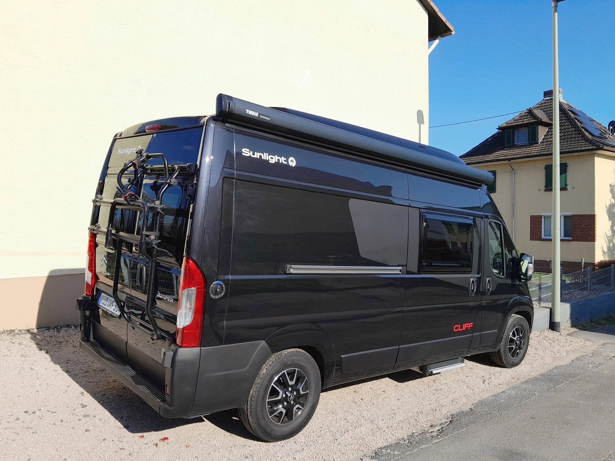 Front view from 3/4 Sunlight - Yescapa