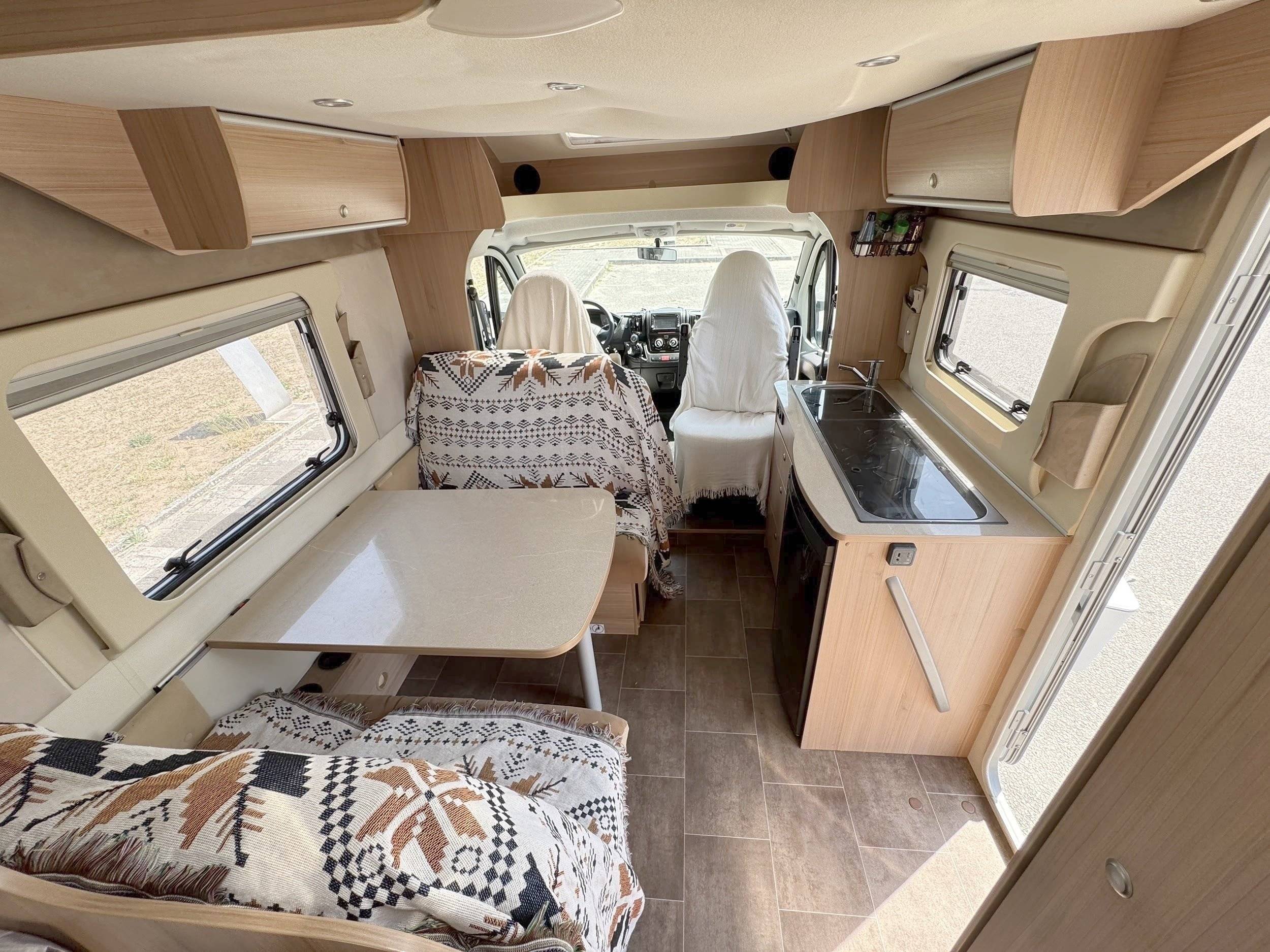 Área de jantar Fiat Ducato 2,3 130 ch - Yescapa