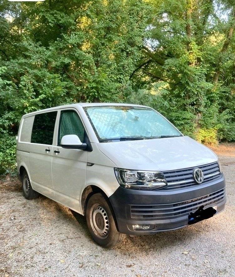 Front view from 3/4 Volkswagen Volkswagen T6 - Yescapa