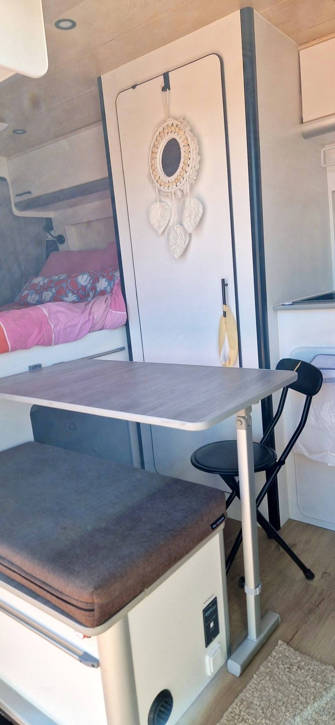 Dining Area Citroën Jumper 2,0 l 130 ch - Yescapa