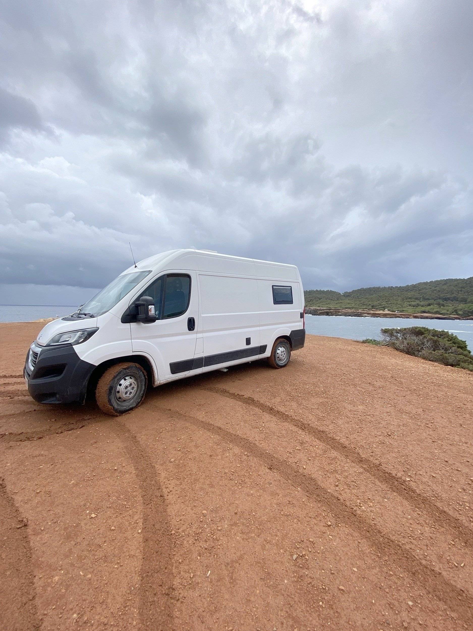 Vue avant de 3/4 Peugeot Boxer - Yescapa