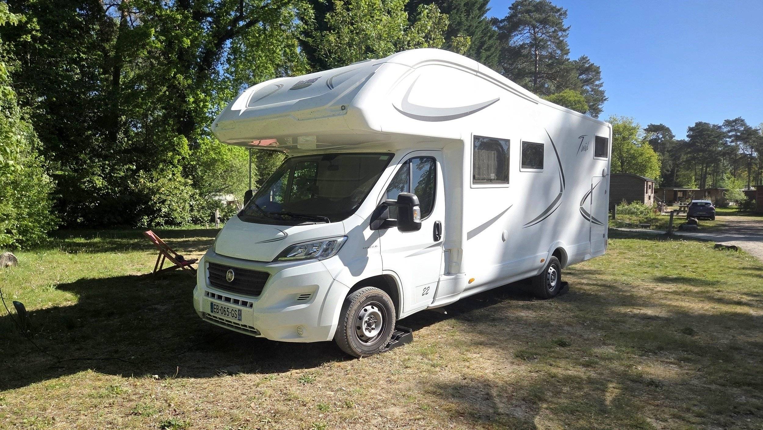 Front view from 3/4 Fiat 2,3 l 130 ch - Yescapa