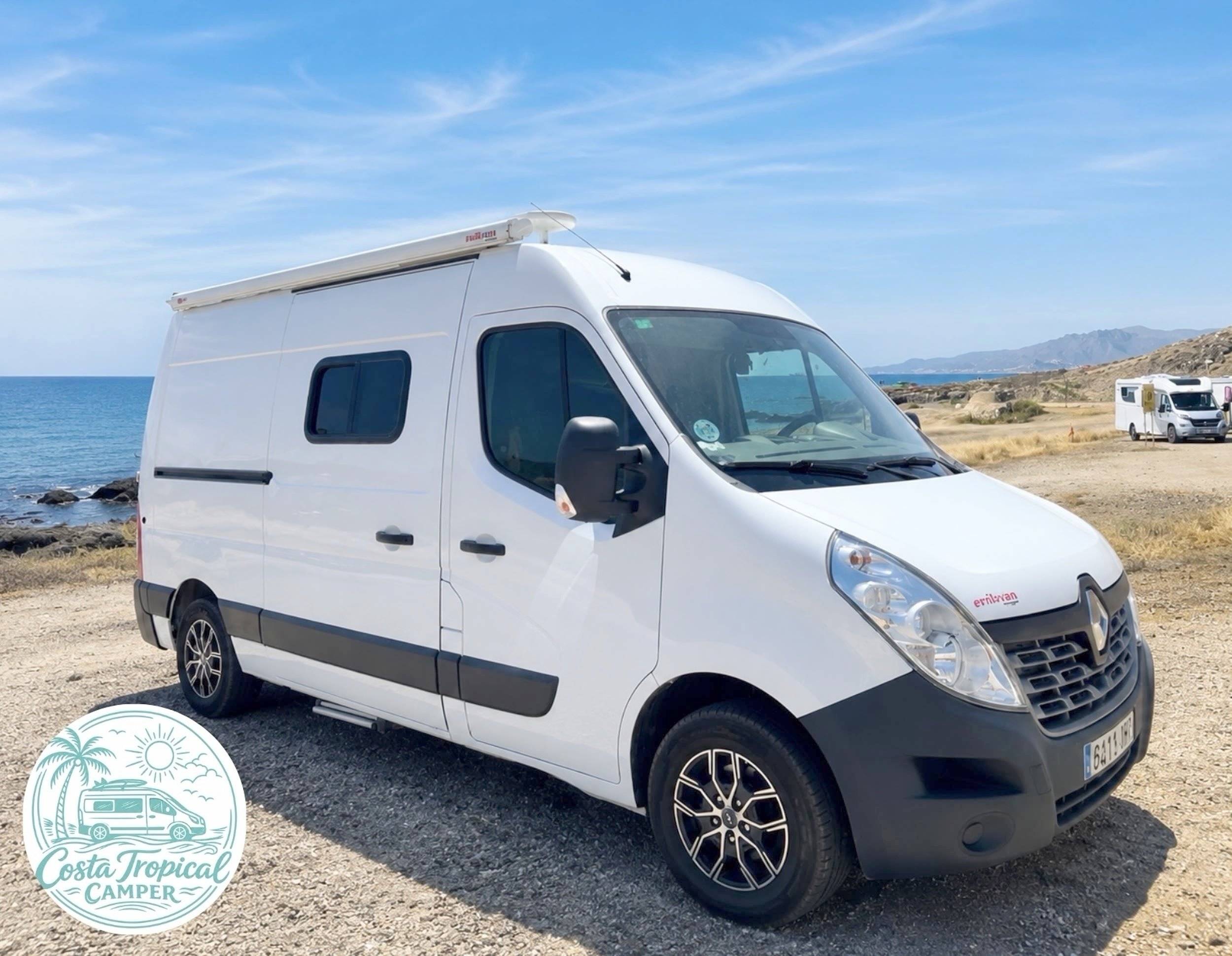 Vue avant de 3/4 Renault Renault master 3.0l DCI 136CV - Yescapa