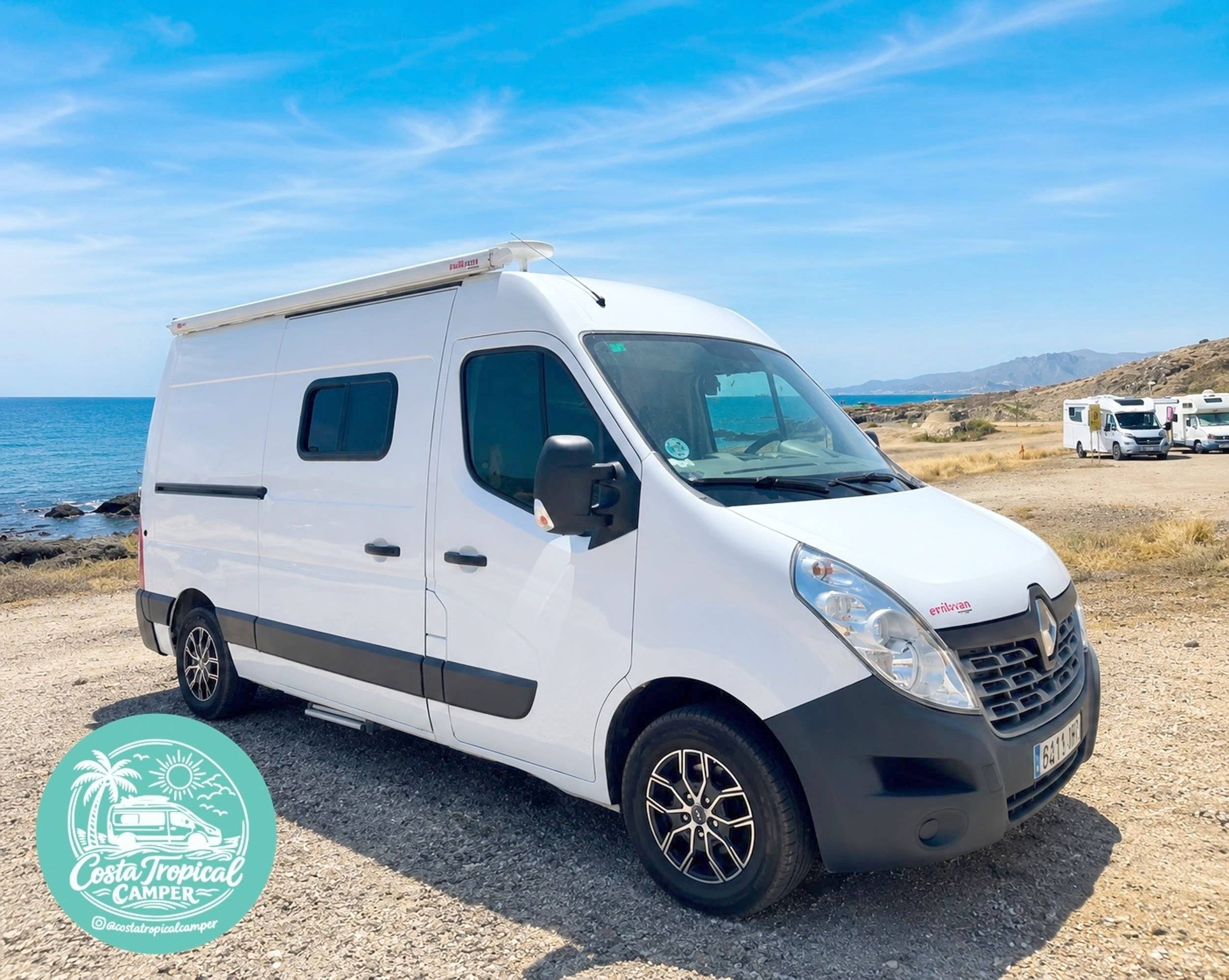 Vue avant de 3/4 Renault Renault master 3.0l DCI 136CV - Yescapa