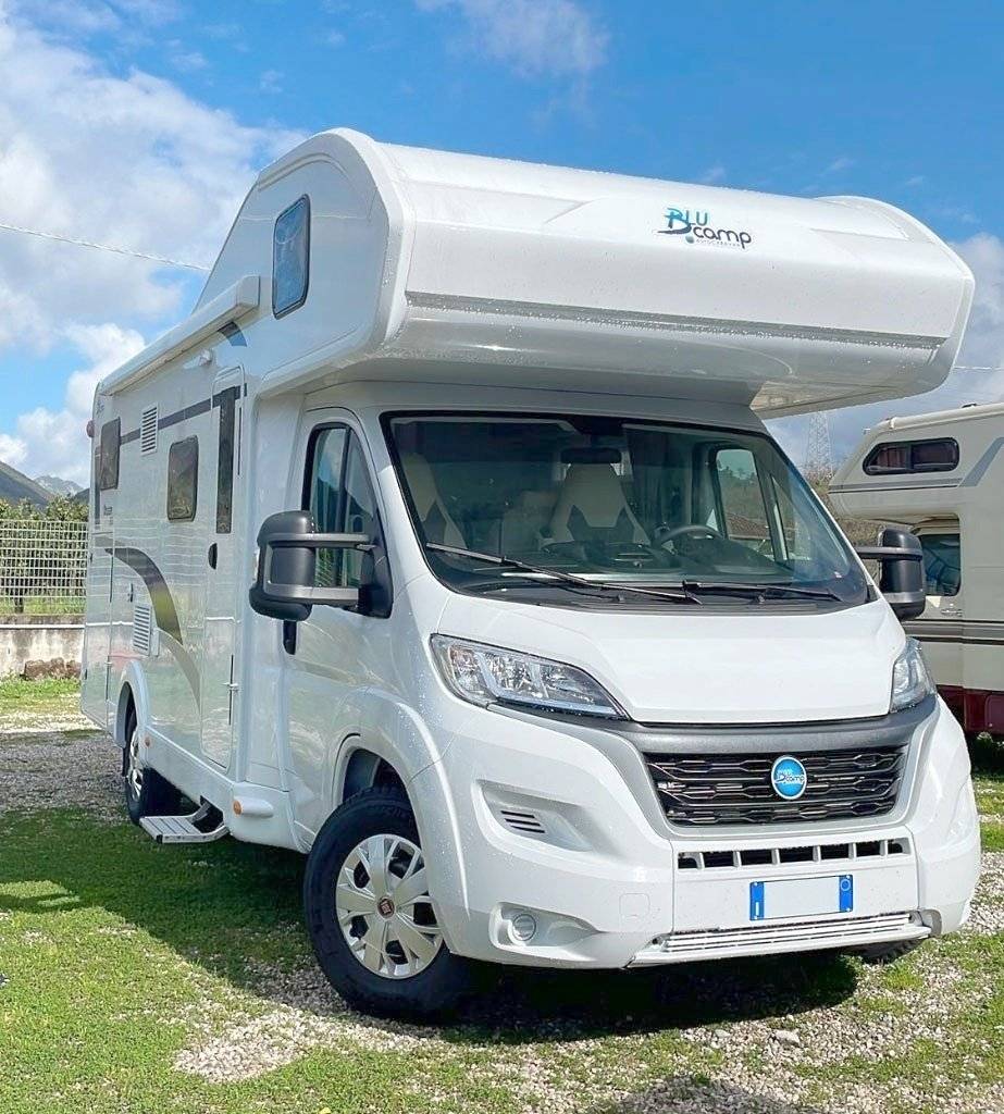 Front view from 3/4 Fiat - Yescapa