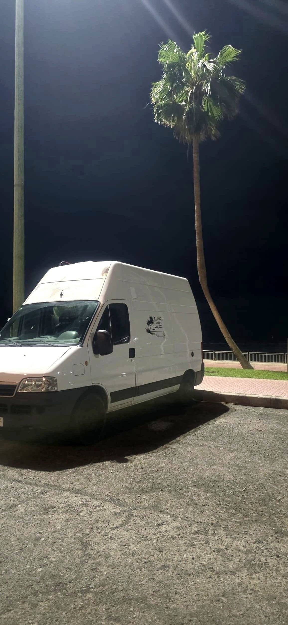 Vista frontale a ¾ Fiat Ducato 2,3 130 ch - Yescapa