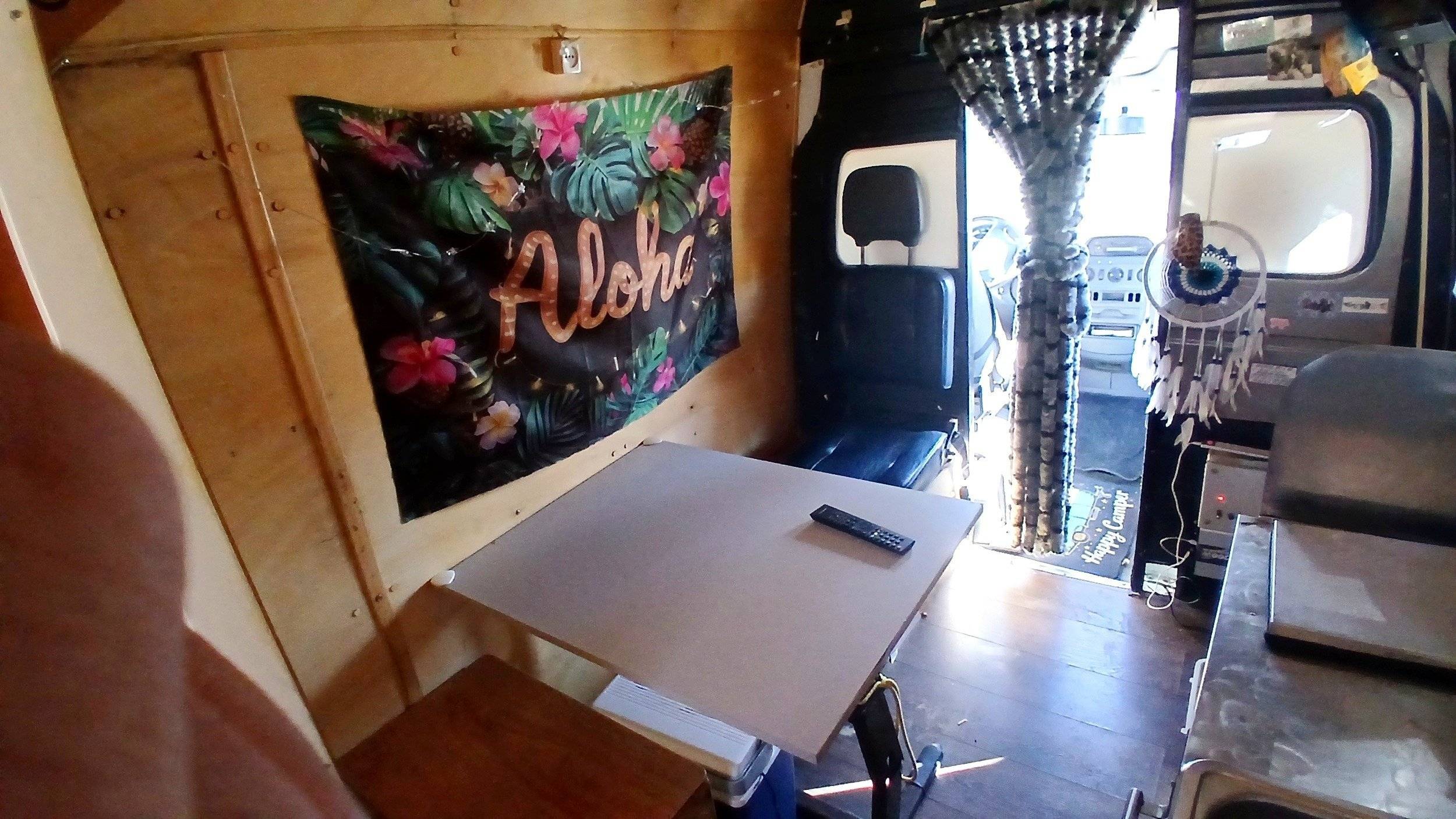 Dining Area Mercedes Sprinter - Yescapa