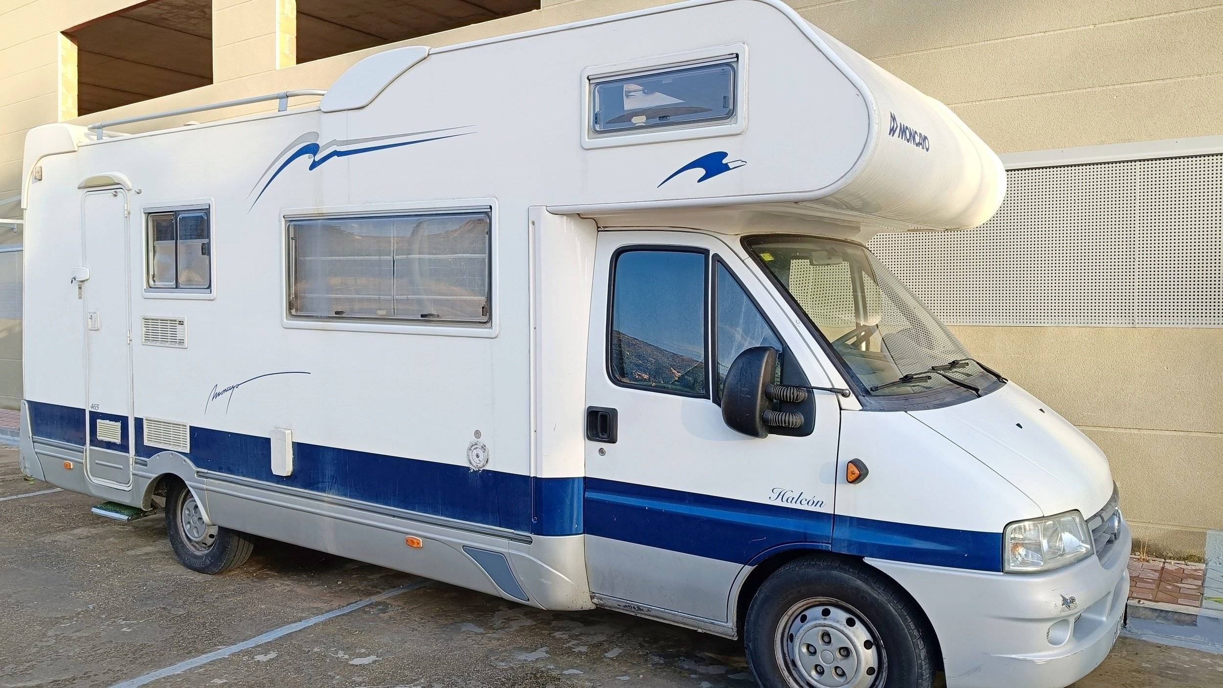 Front view from 3/4 Fiat Ducato 2.8 JTD - Yescapa