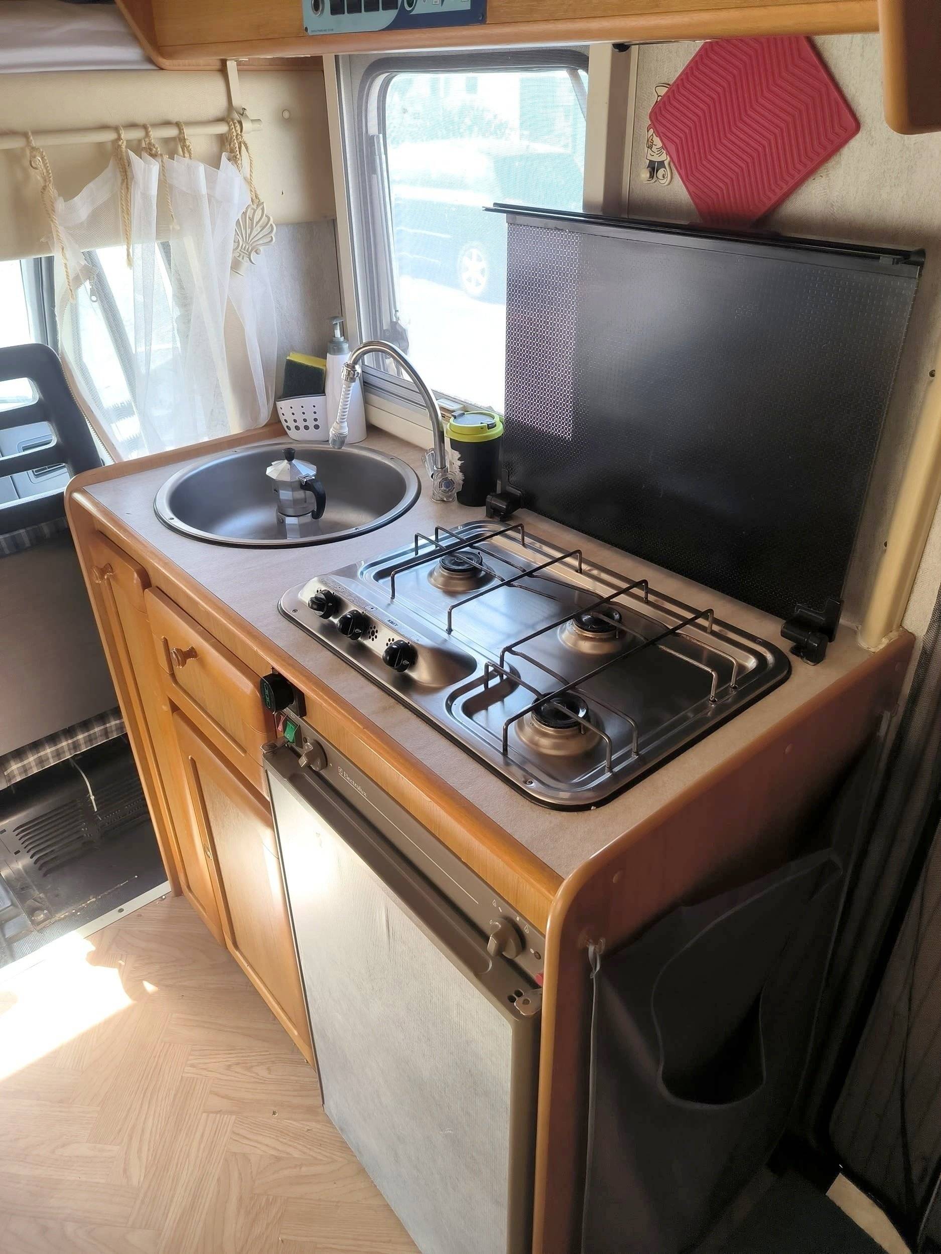 Cocina Fiat Ducato 1.9 TD. 90CV. - Yescapa