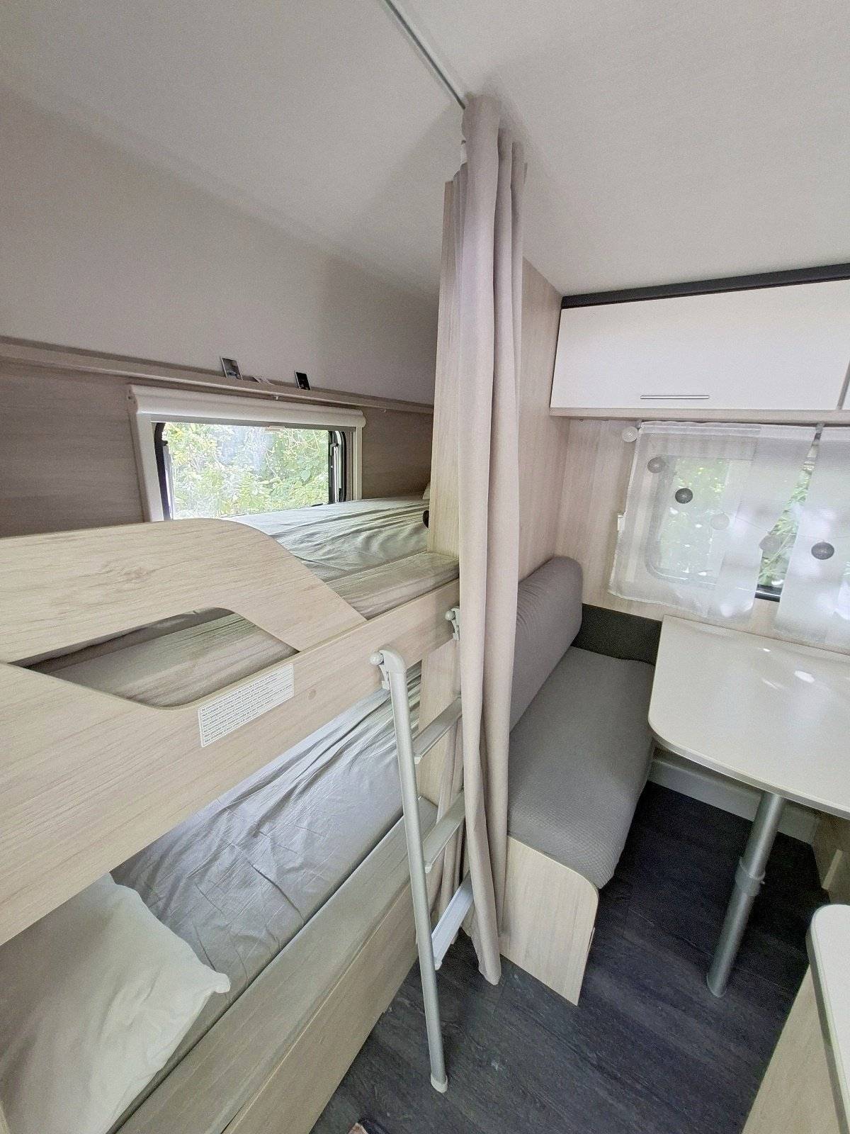 Berth Caravelair Alba 426 Family - Yescapa
