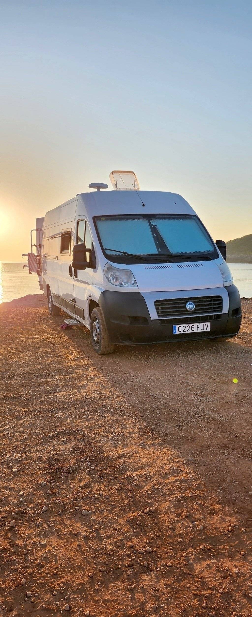 schräge Vorderansicht Fiat Ducato 2,3 l 150 - Yescapa