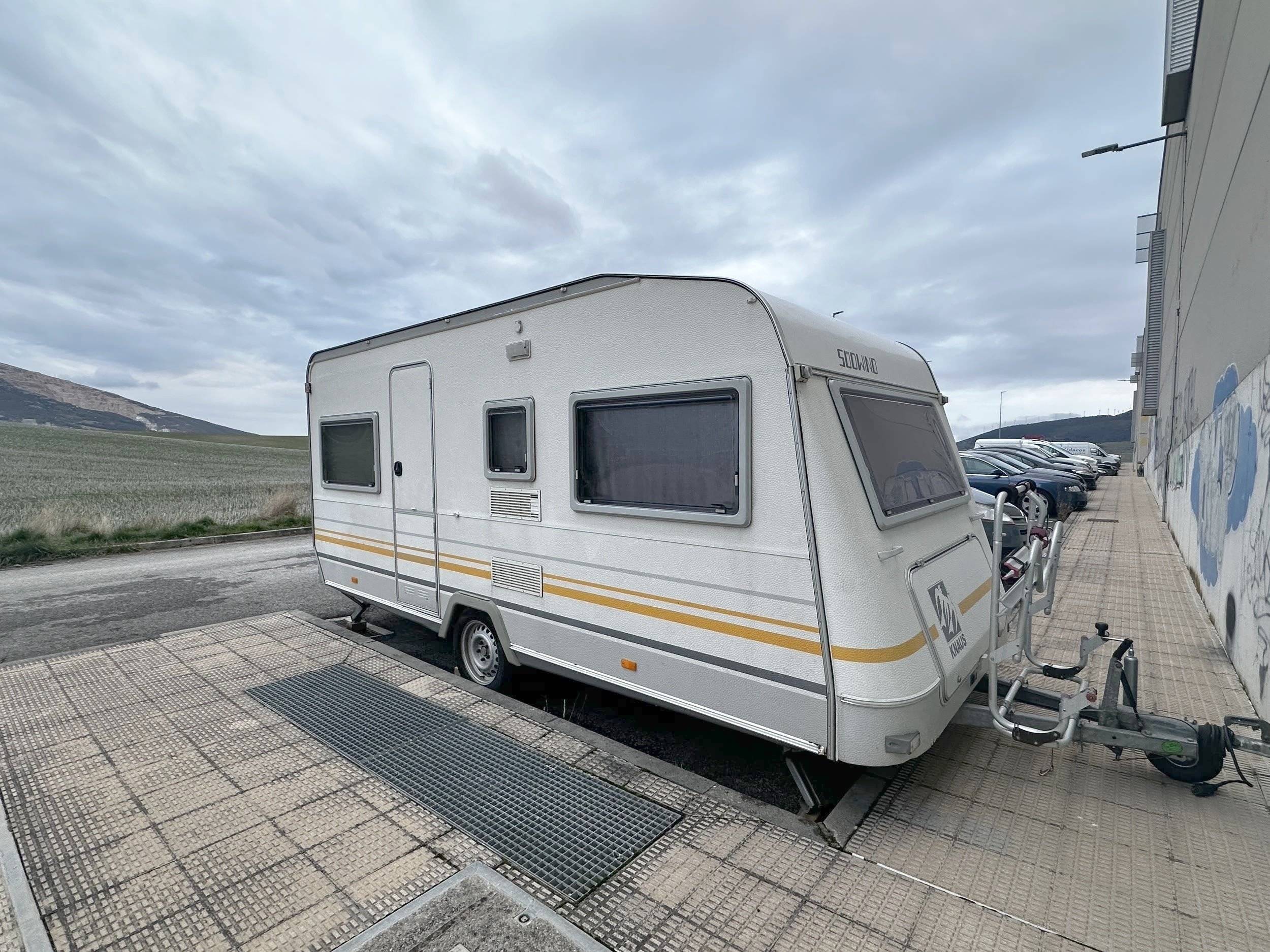 Vue avant de 3/4  - Yescapa