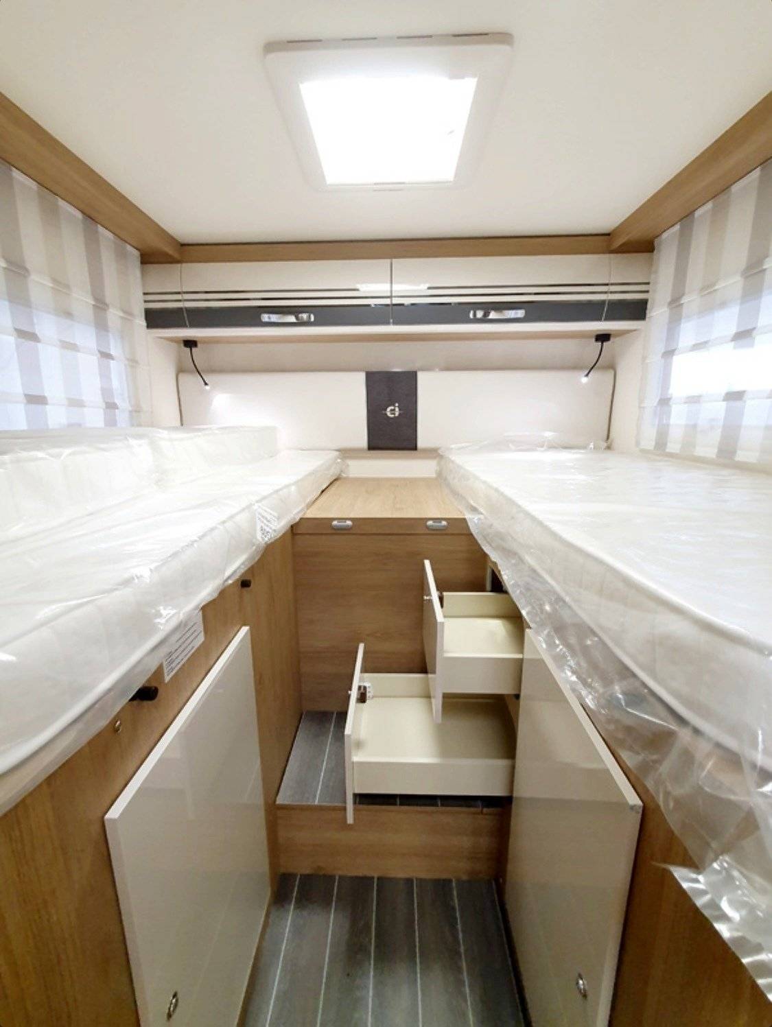 Plazas en cama Ford 165cv automatique - Yescapa