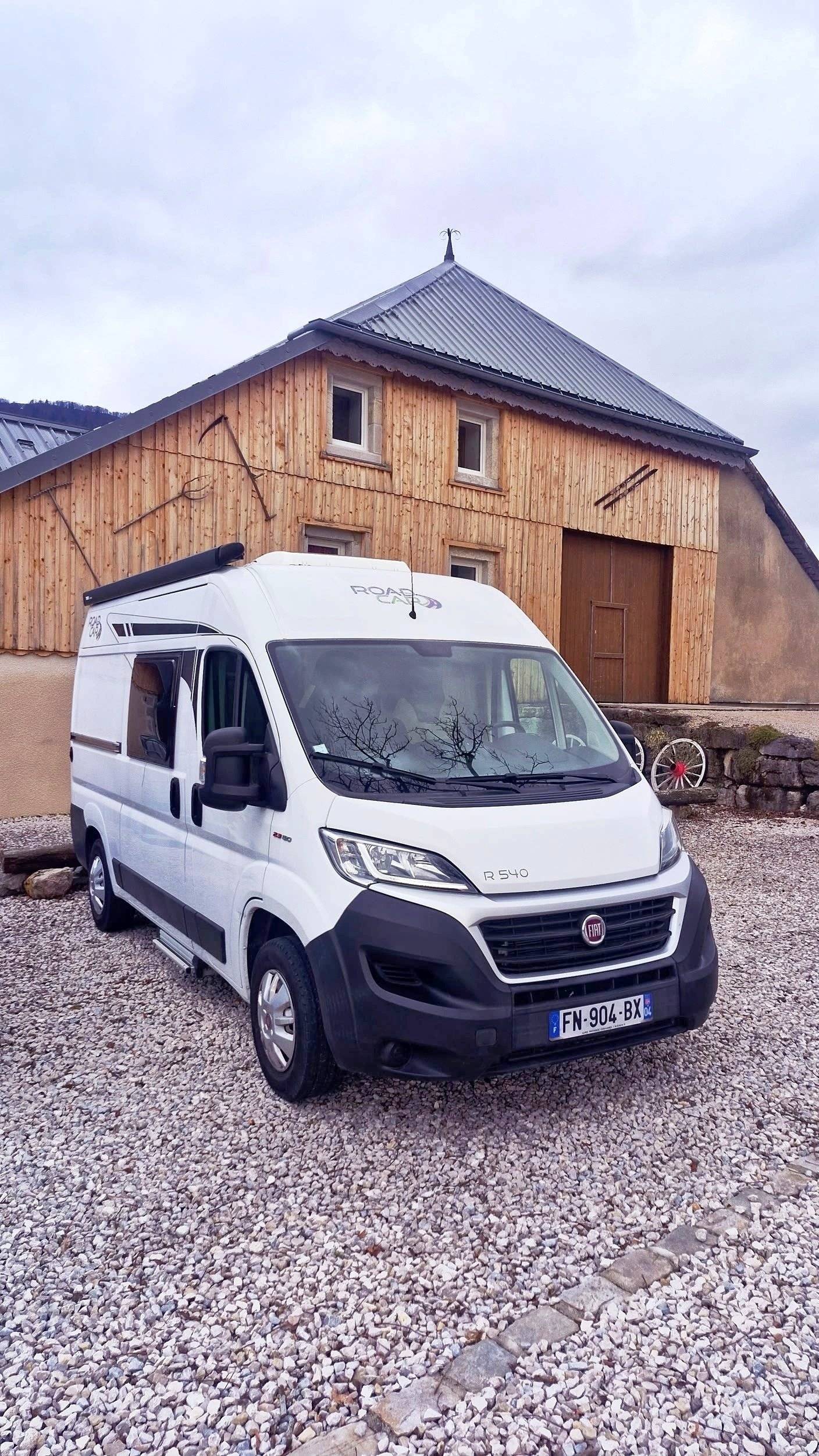 Front view from 3/4 Fiat 2,3 l 130 ch. - Yescapa