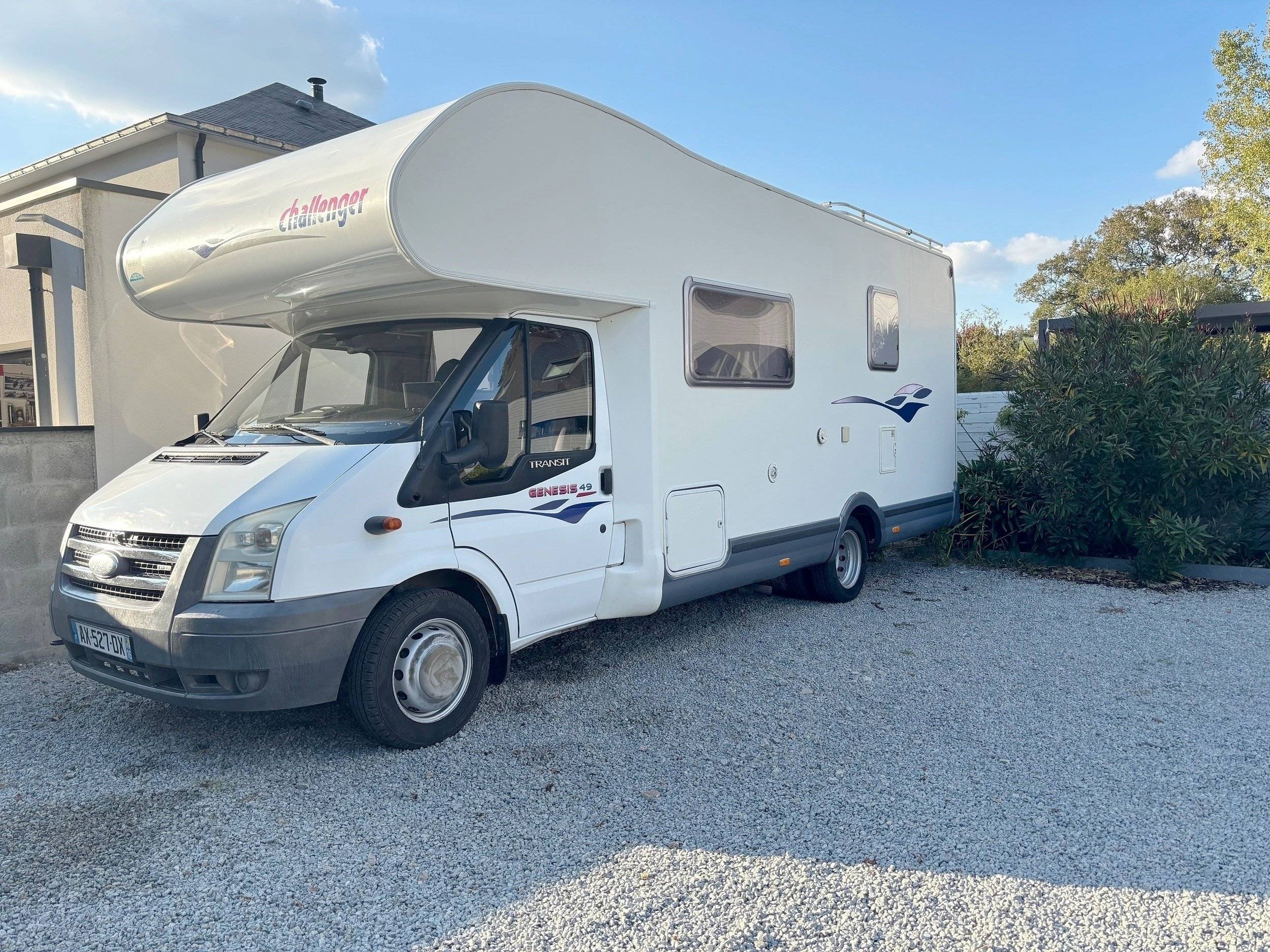 Voorkant 3/4 Ford Ford Transit 2.4 tdci - Yescapa