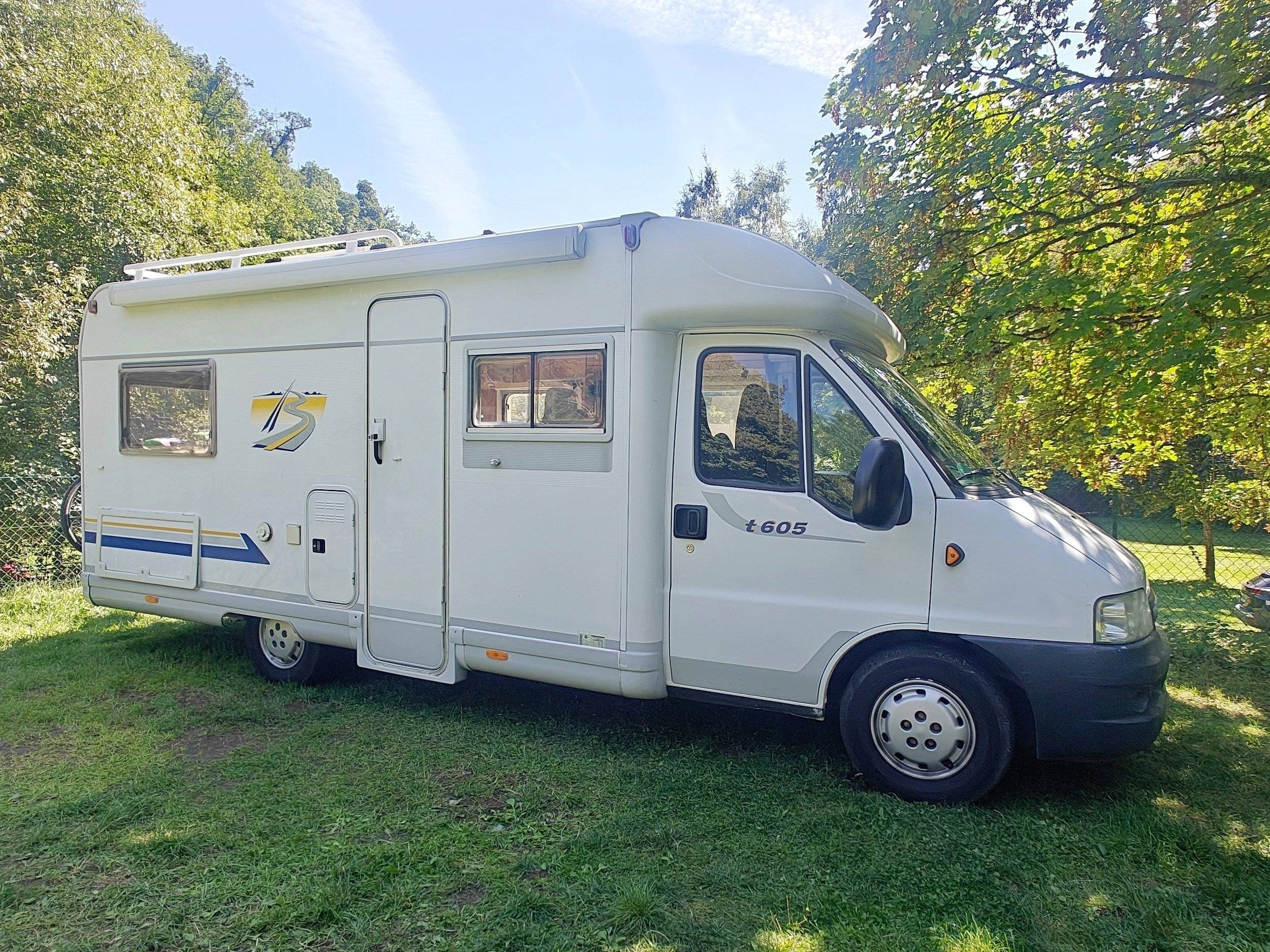 Front view from 3/4 Fiat Fiat Ducato - Yescapa
