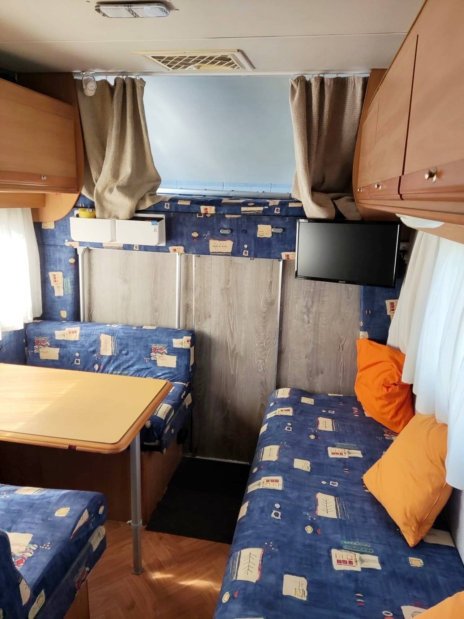 Dining Area Fiat Ducato 2,0 l 100 ch - Yescapa